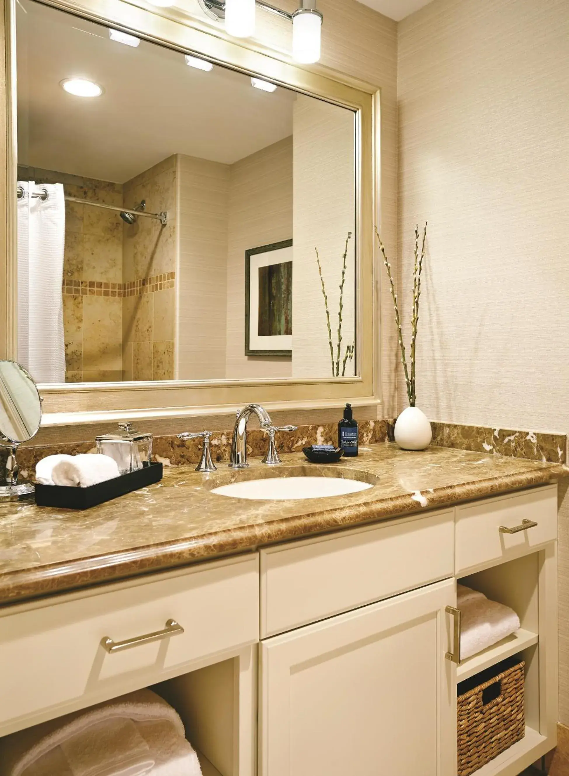 Standard King Room in The Sebastian - Vail Standard King Room in The Sebastian - Vail