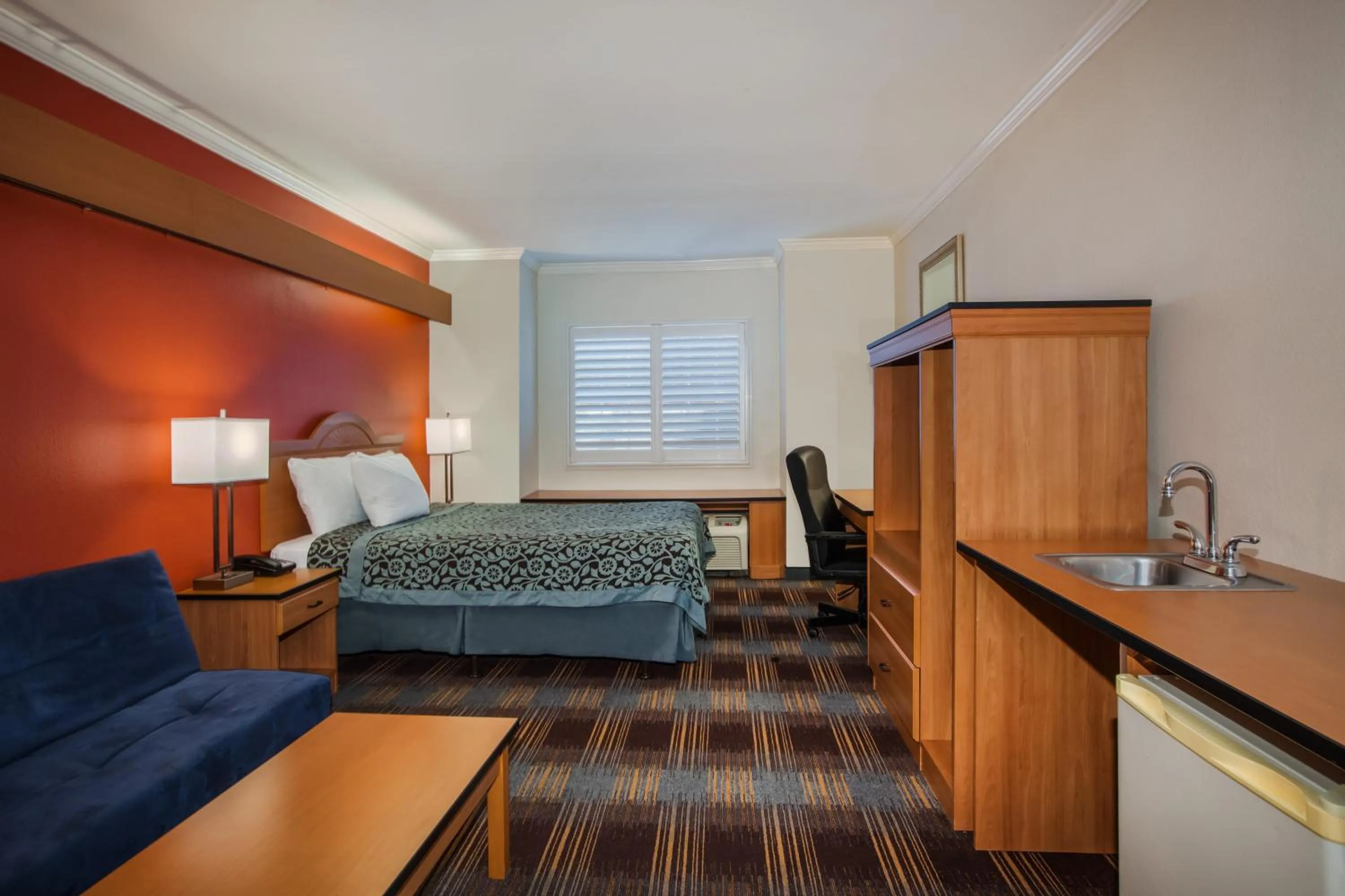 Bed in Days Inn & Suites by Wyndham Antioch