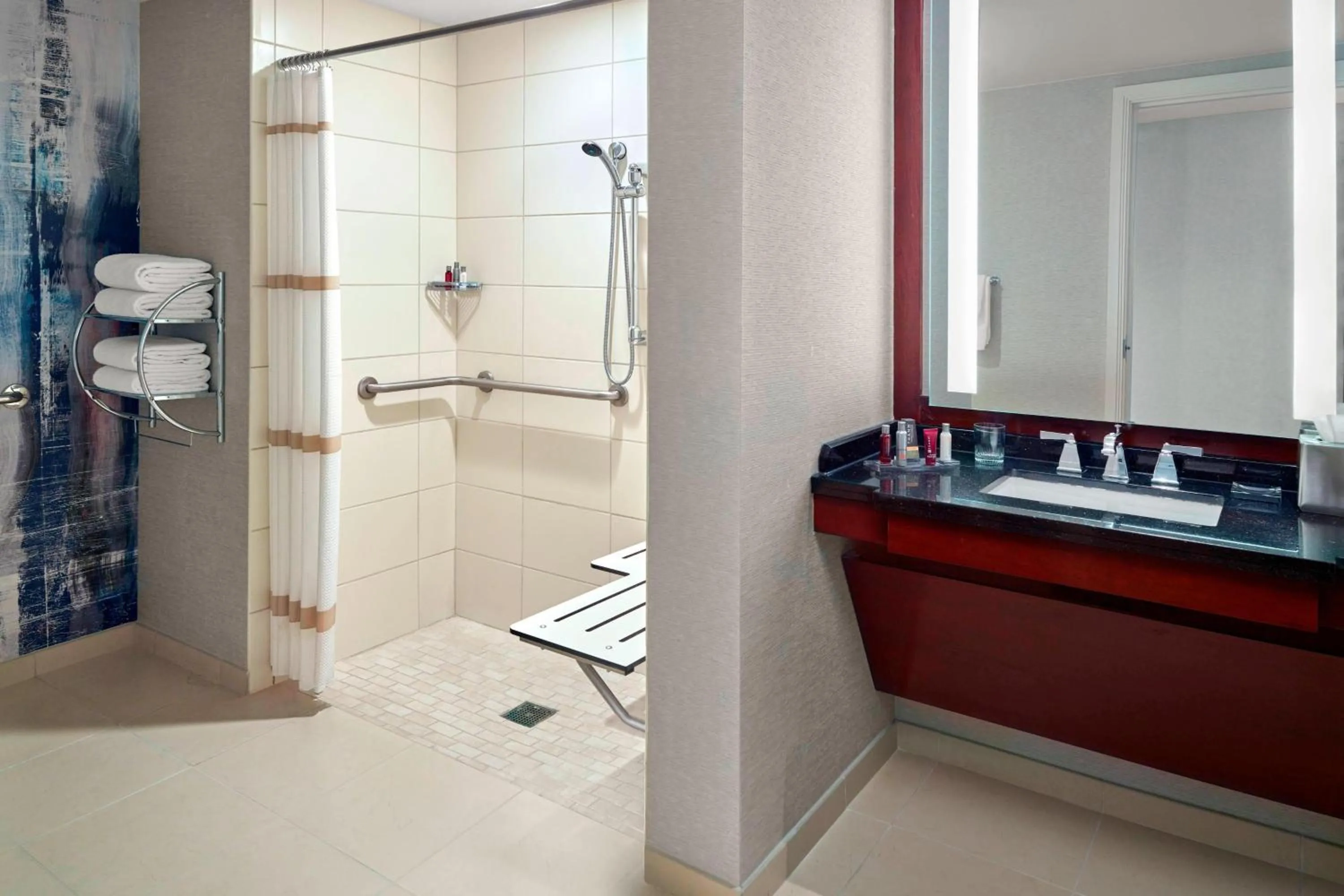 Bathroom in Atlanta Airport Marriott Gateway