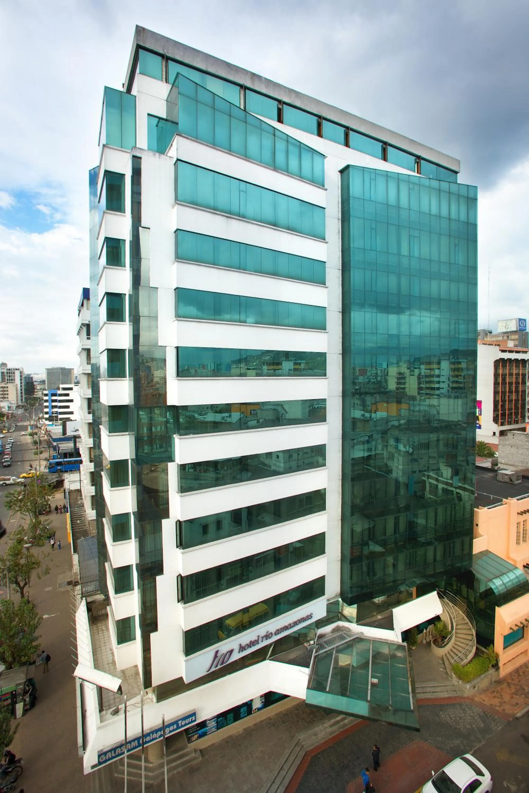 Property building in Hotel Rio Amazonas