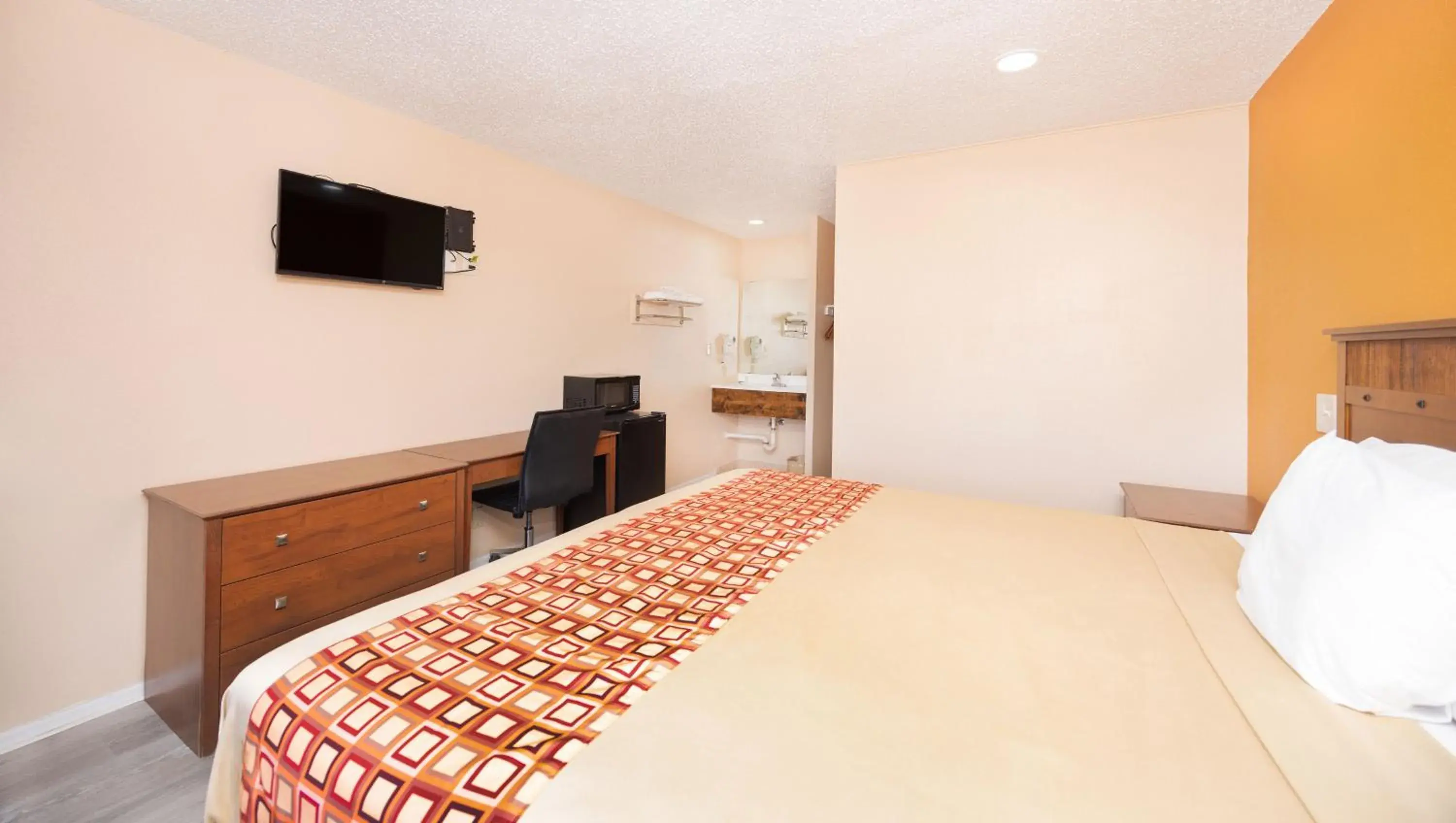 1 King Bed Non Smoking in Regency Inn Hondo 1 King Bed Non Smoking in Regency Inn Hondo