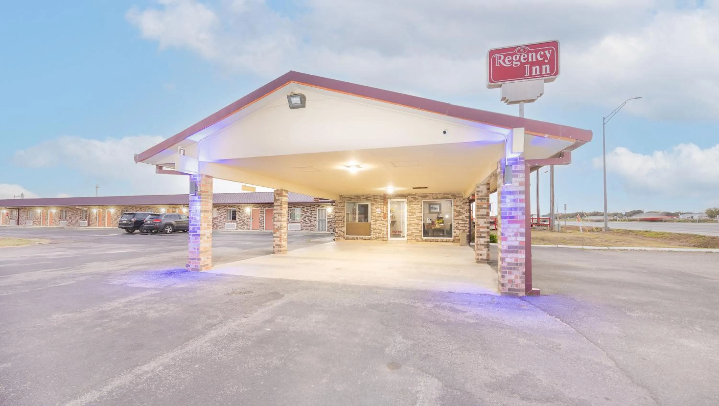 Facade/entrance in Regency Inn Hondo