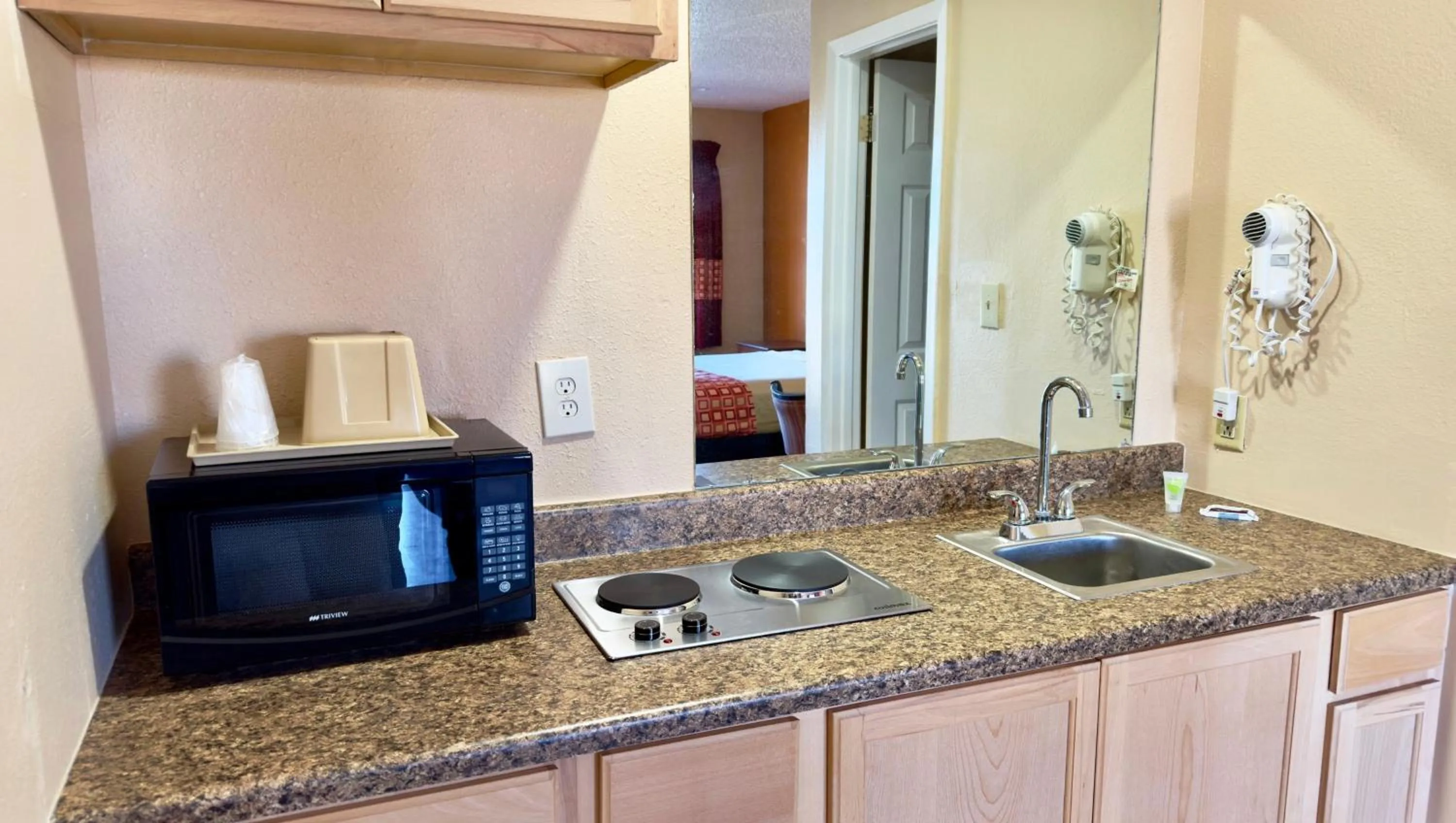 Kitchen or kitchenette in Regency Inn Hondo