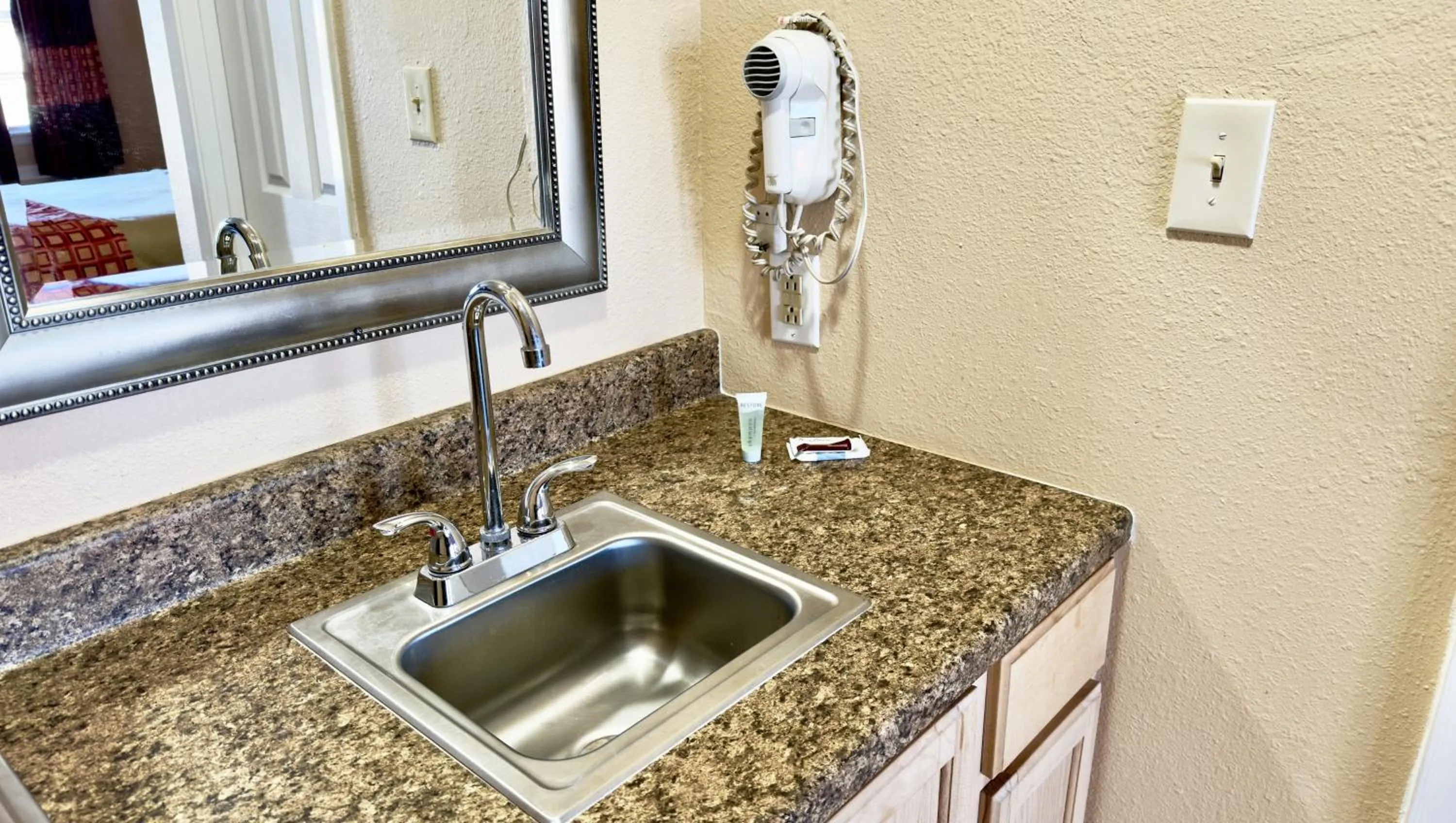 Kitchen or kitchenette in Regency Inn Hondo