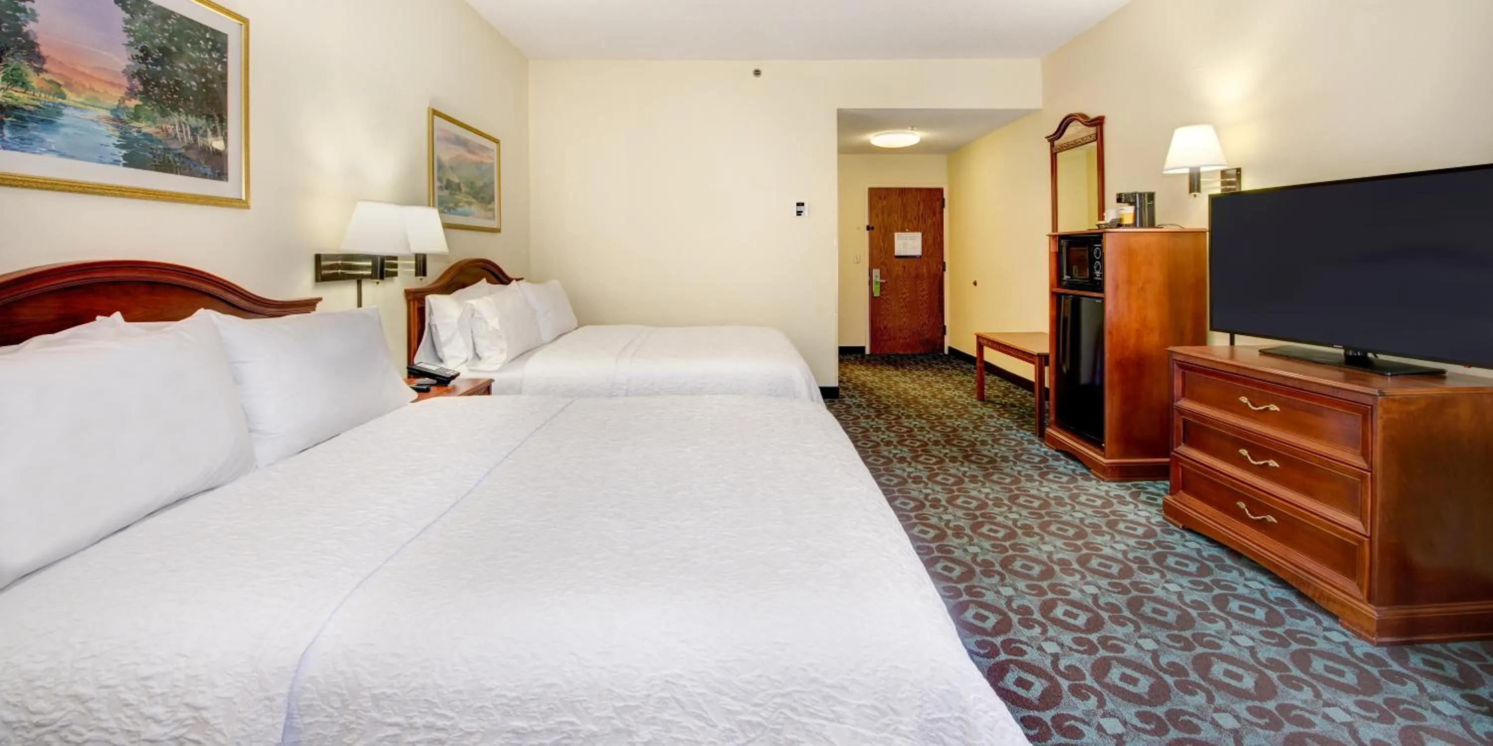 Photo of the whole room, Bed in Hampton Inn Spartanburg Hotel