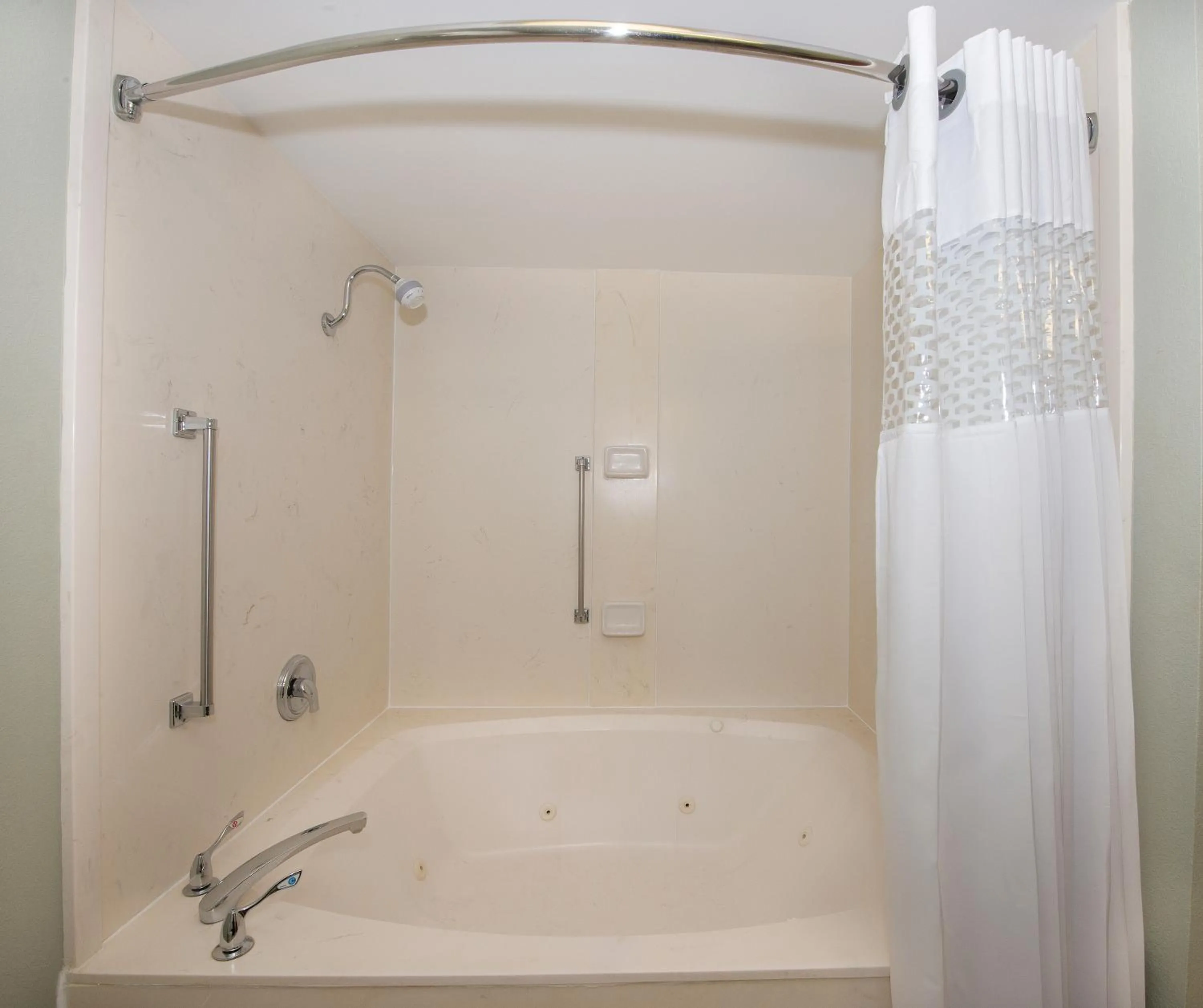 Bathroom in Hampton Inn Spartanburg Hotel