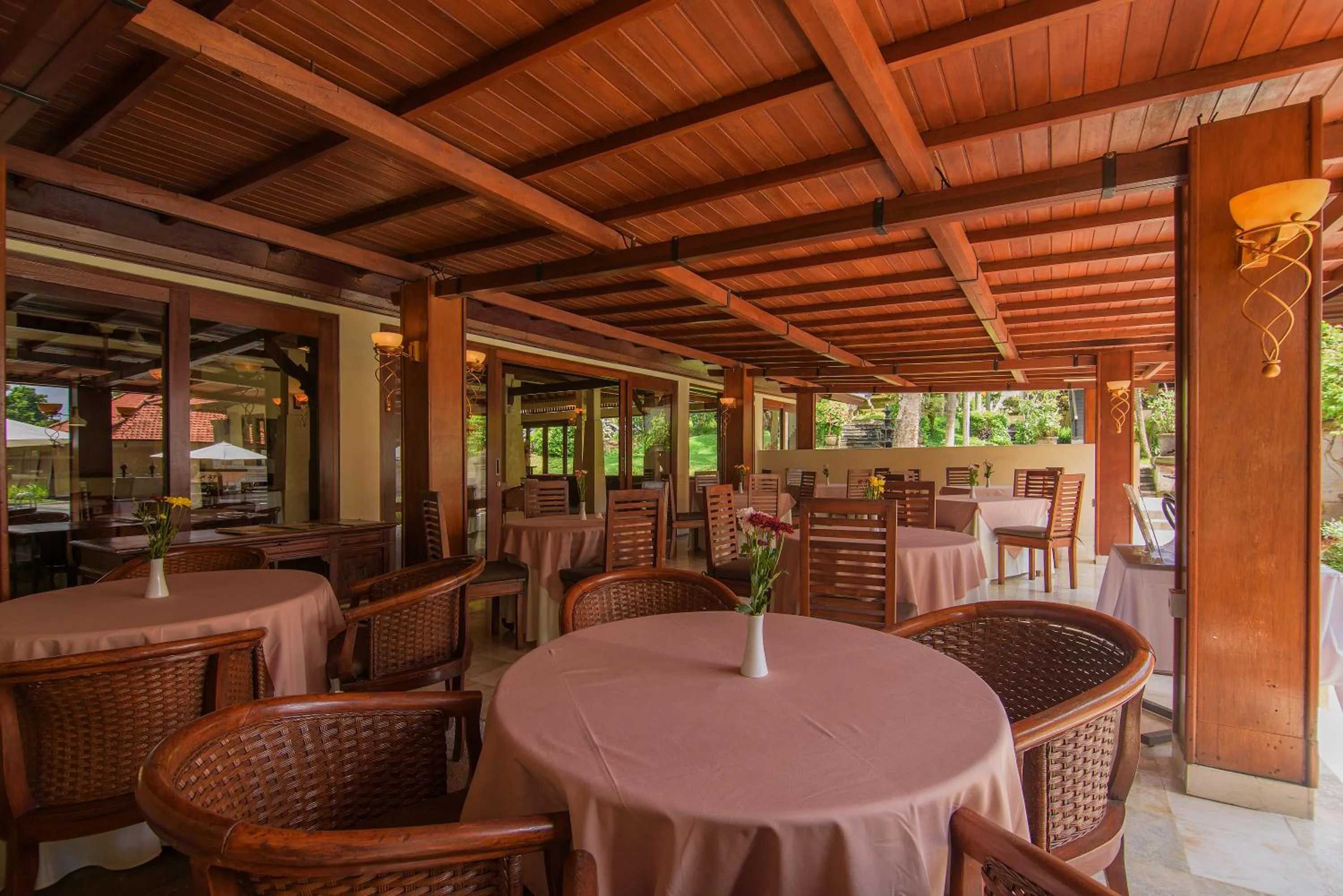 Restaurant/places to eat in Champlung Sari Hotel and Spa Ubud