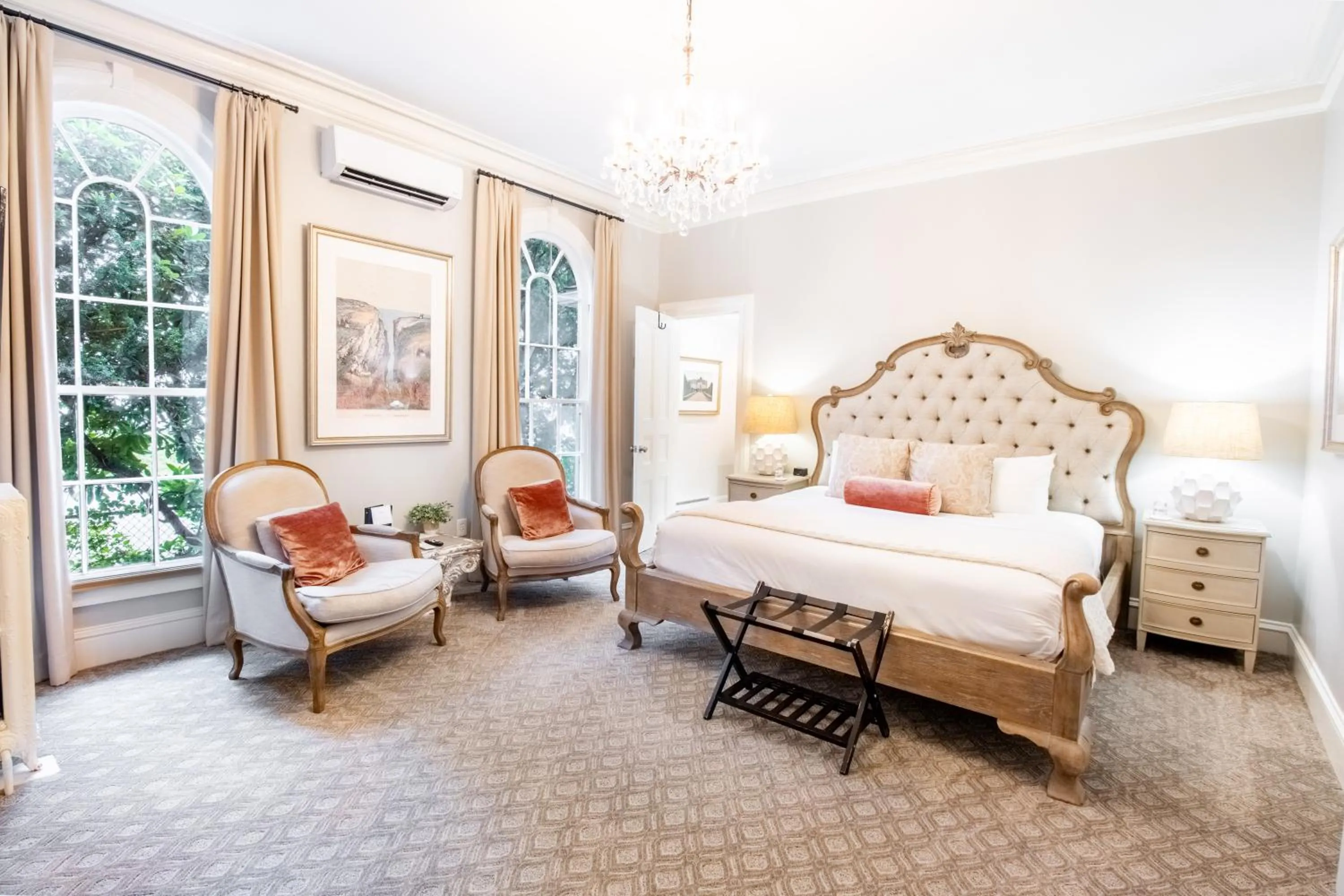 Bed in Serenity Inn Newport