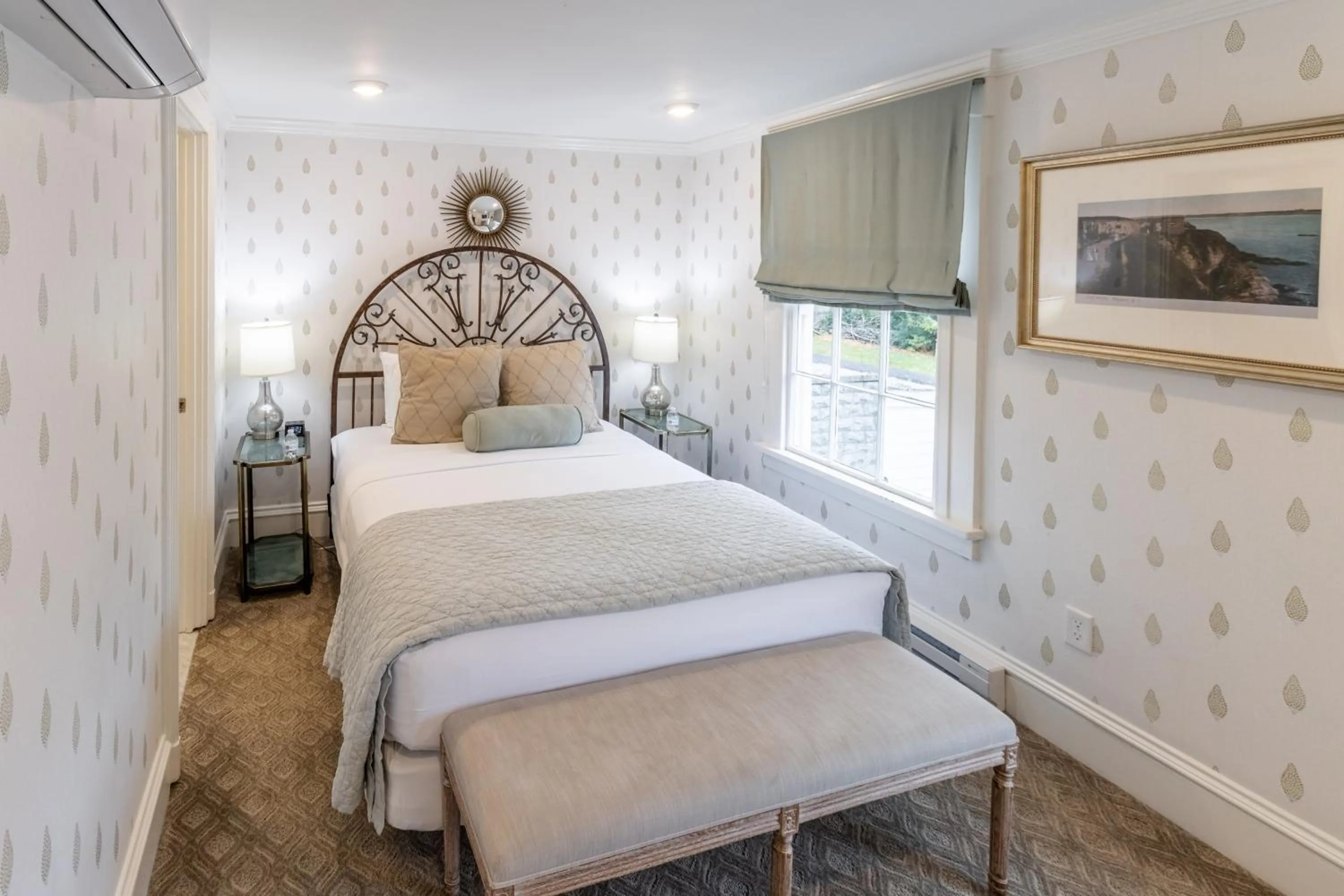 Bed in Serenity Inn Newport