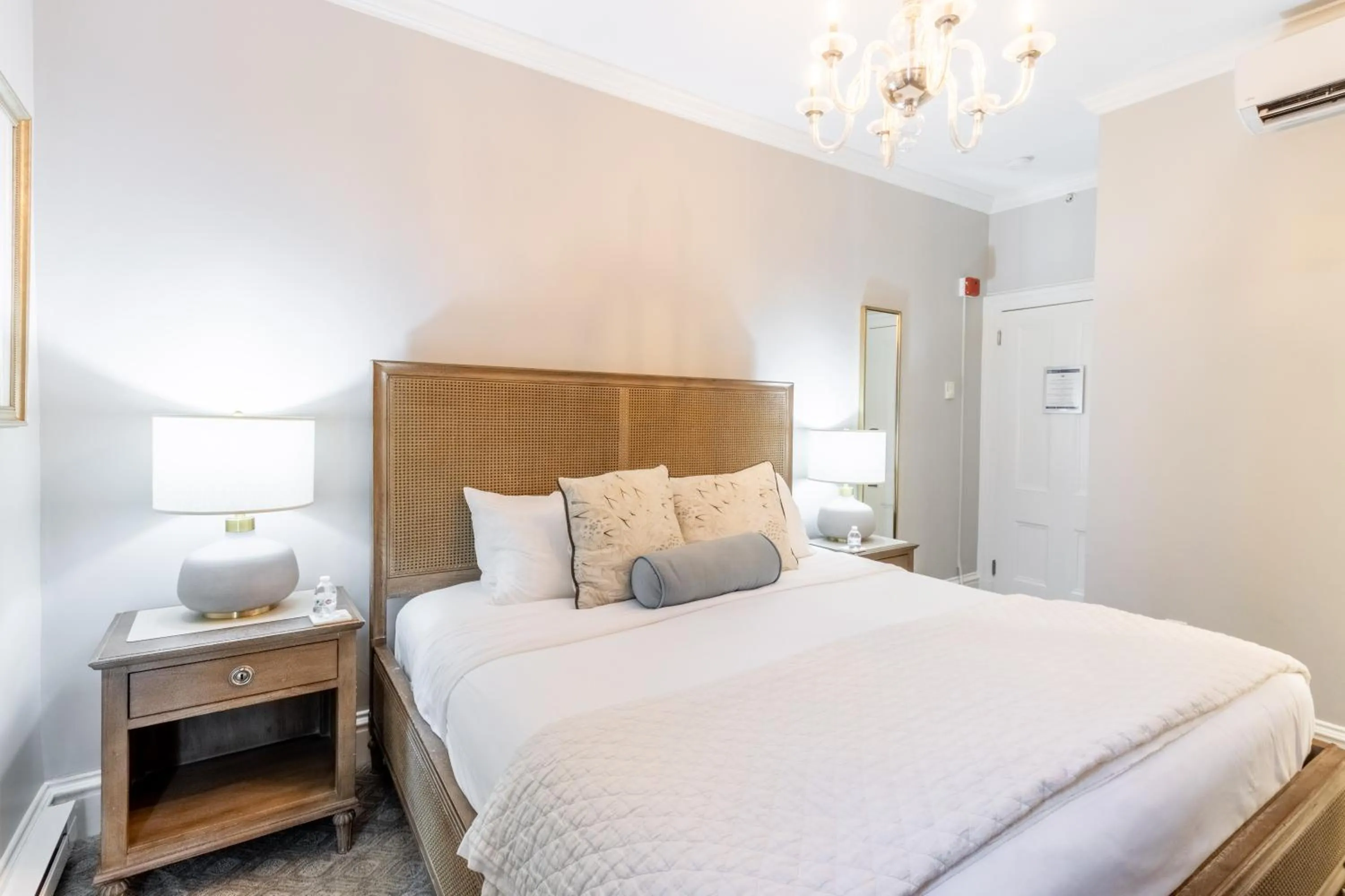 Bed in Serenity Inn Newport