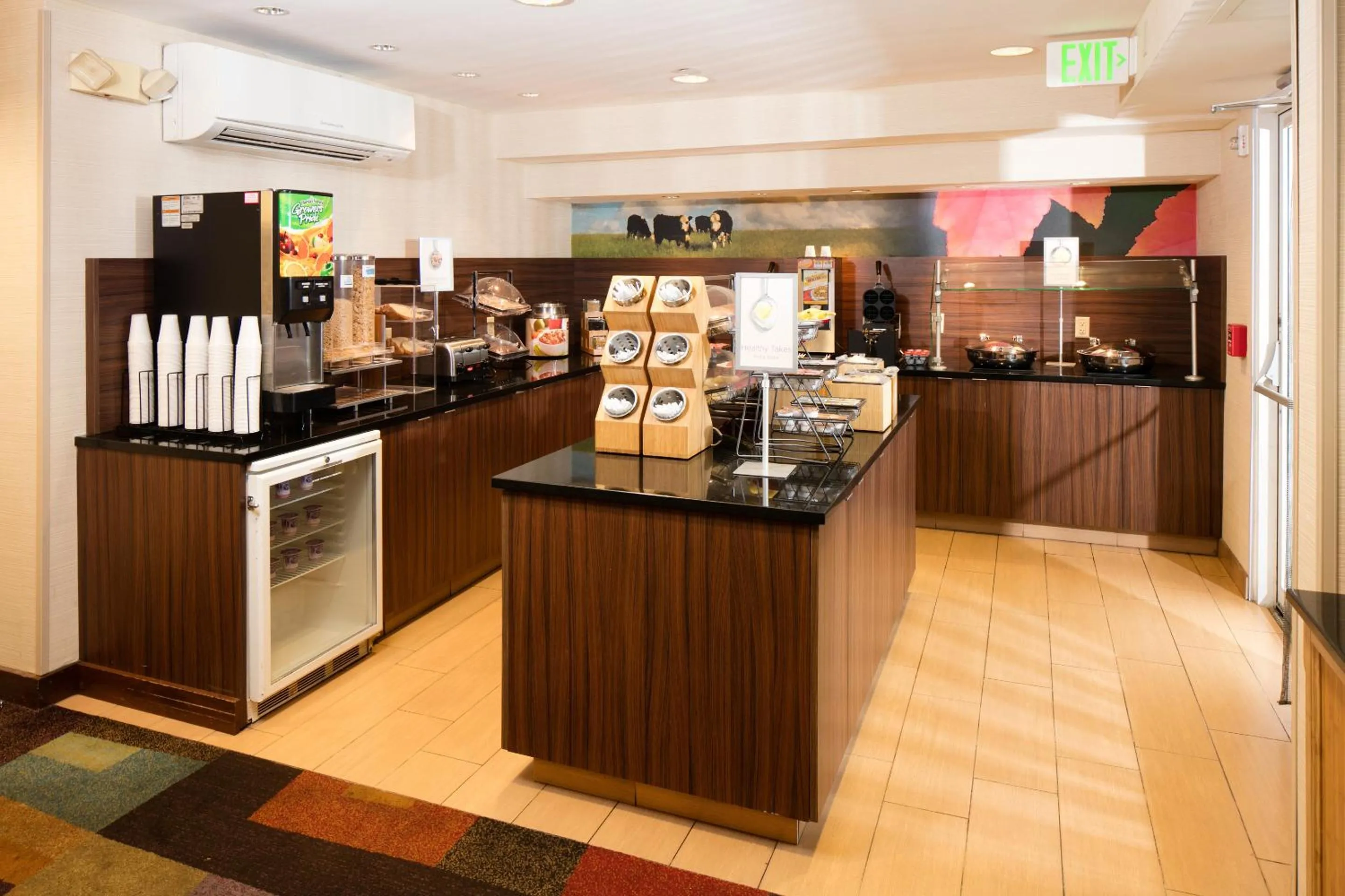 Food and drinks in Baymont by Wyndham Dayton North