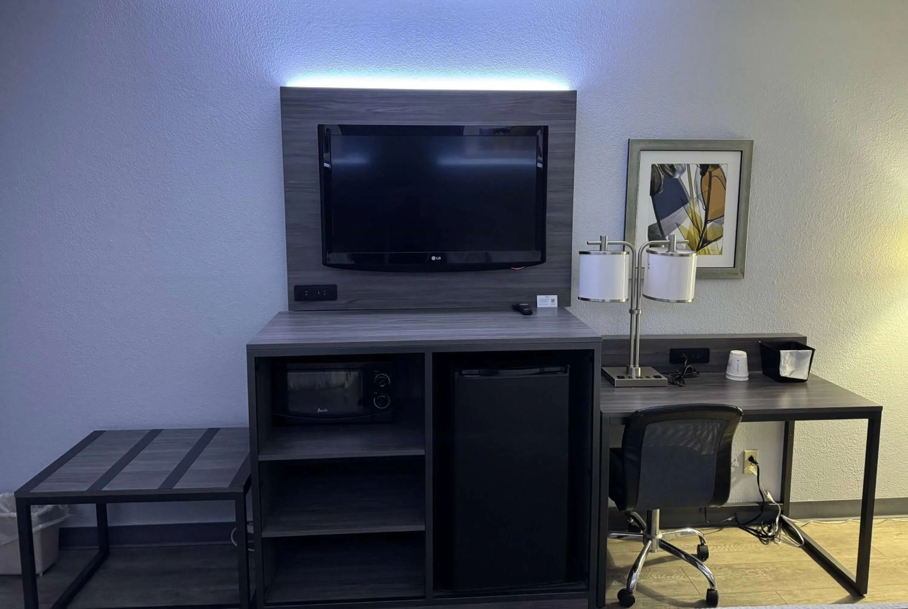 Photo of the whole room in Baymont by Wyndham Dayton North