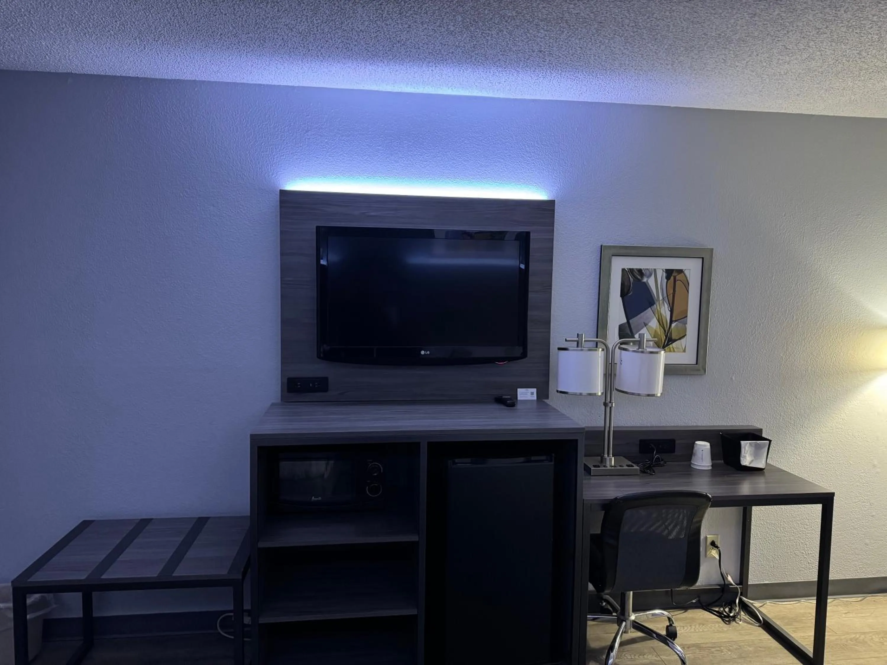 TV and multimedia in Baymont by Wyndham Dayton North