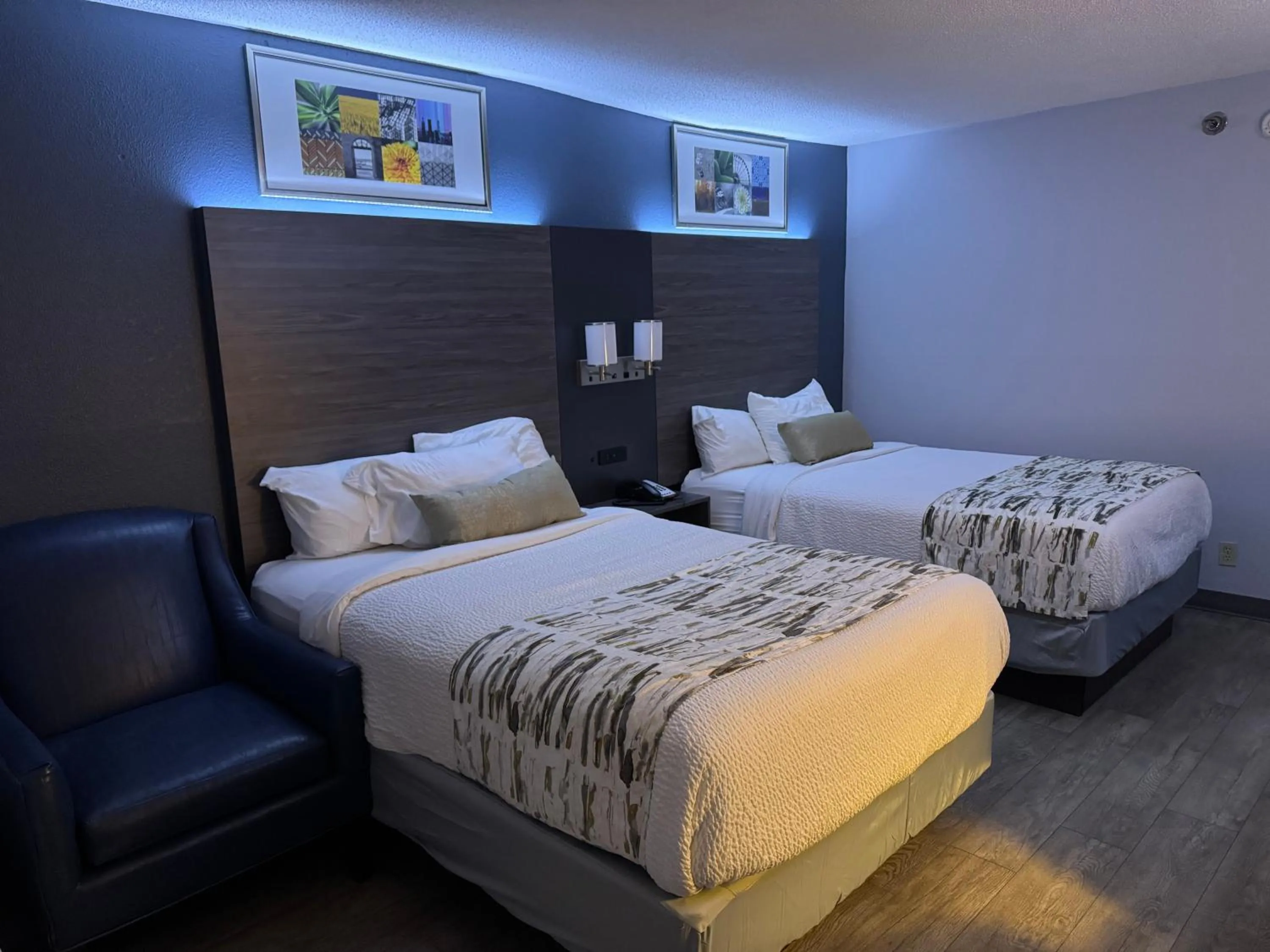 Bedroom, Bed in Baymont by Wyndham Dayton North