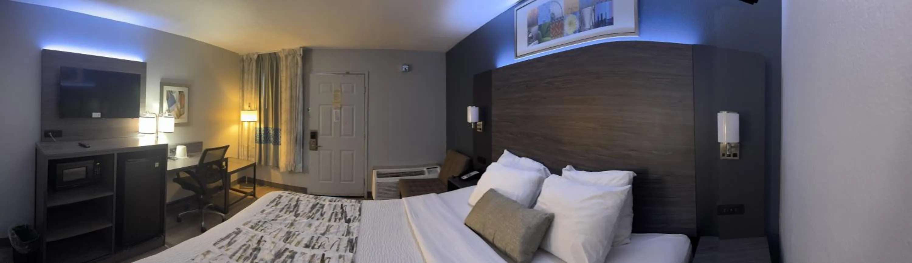 TV and multimedia, Bed in Baymont by Wyndham Dayton North