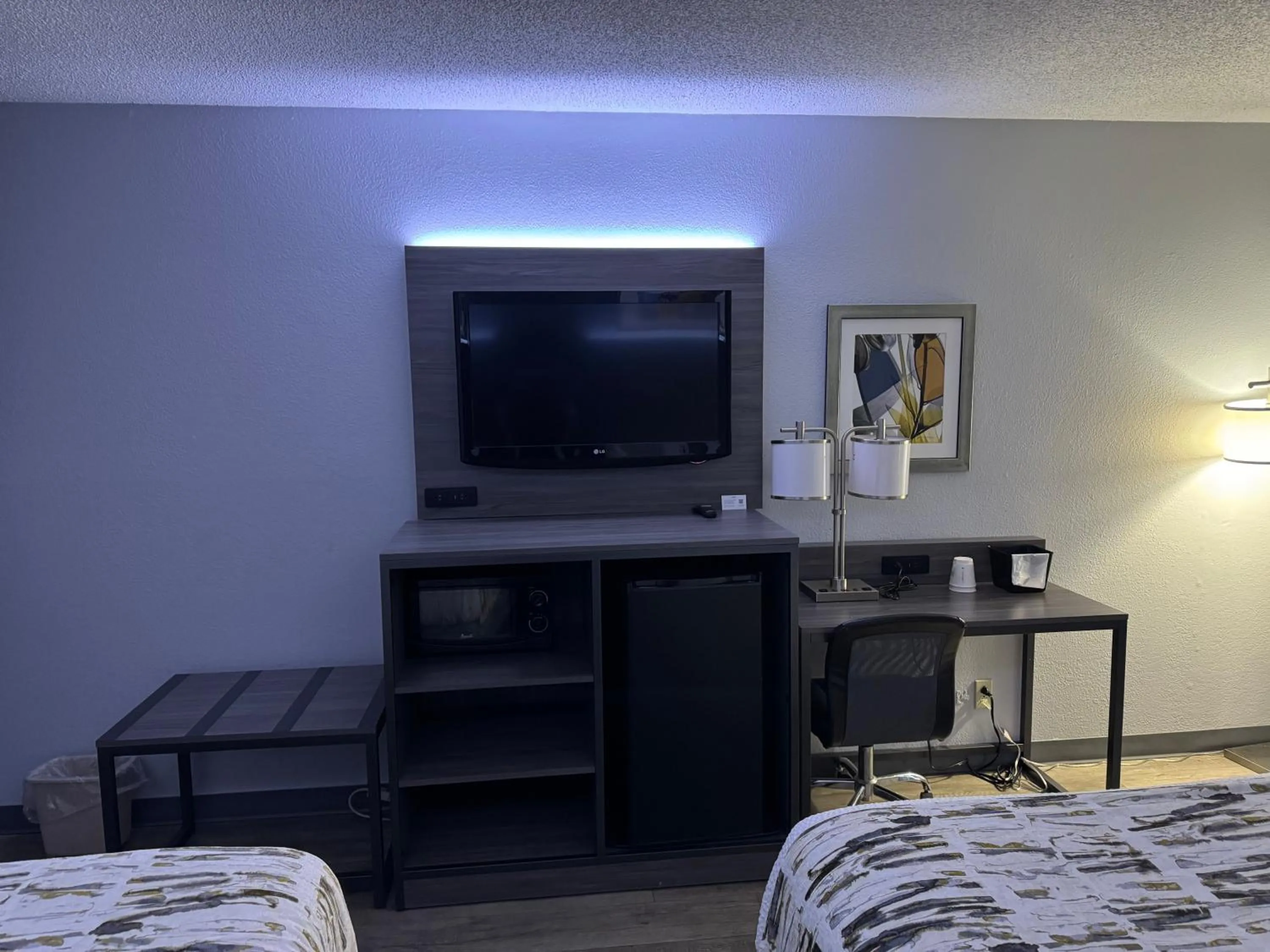 TV and multimedia, Bed in Baymont by Wyndham Dayton North