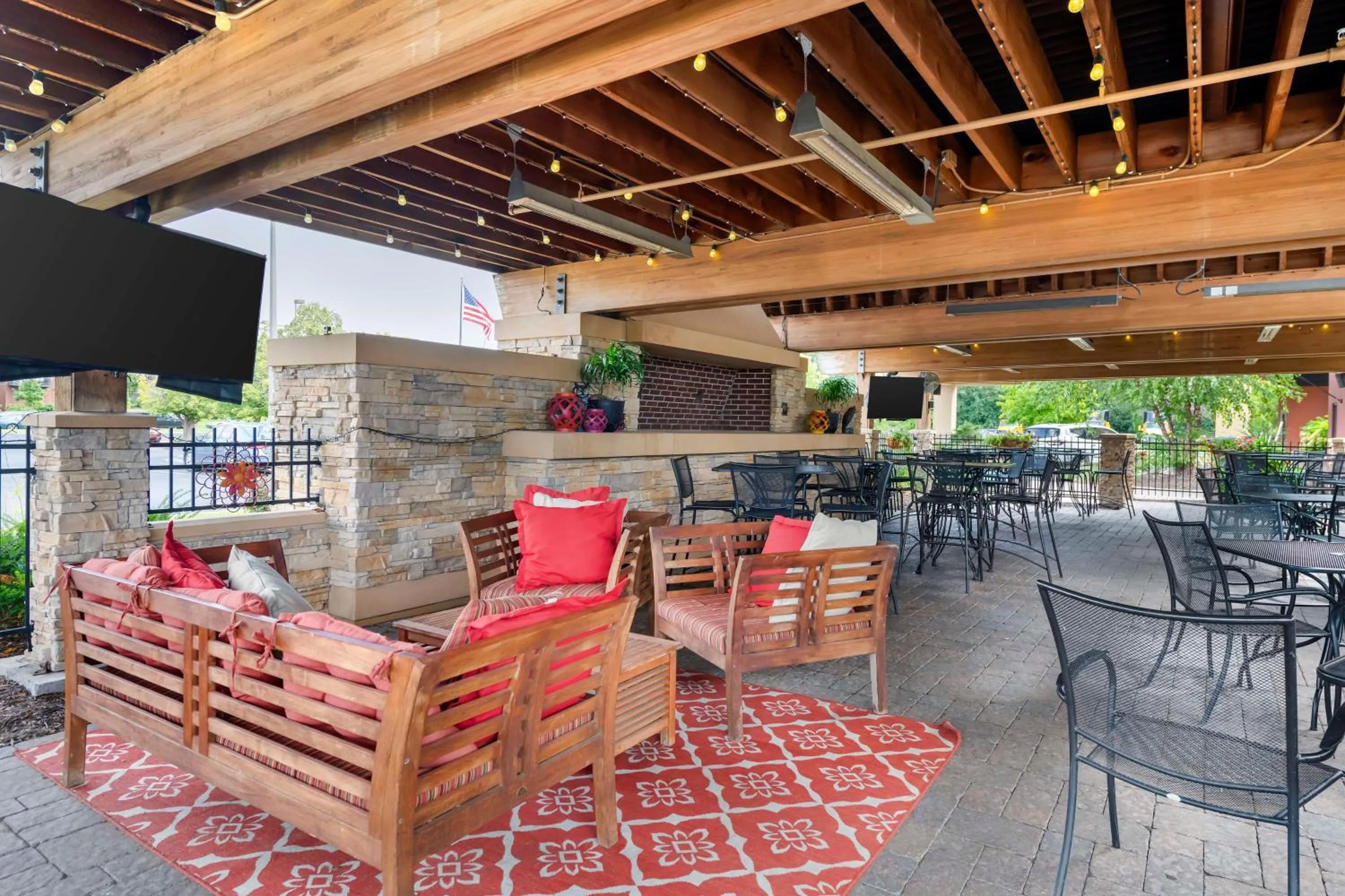 Restaurant/places to eat in Best Western Plus St. Paul North/Shoreview