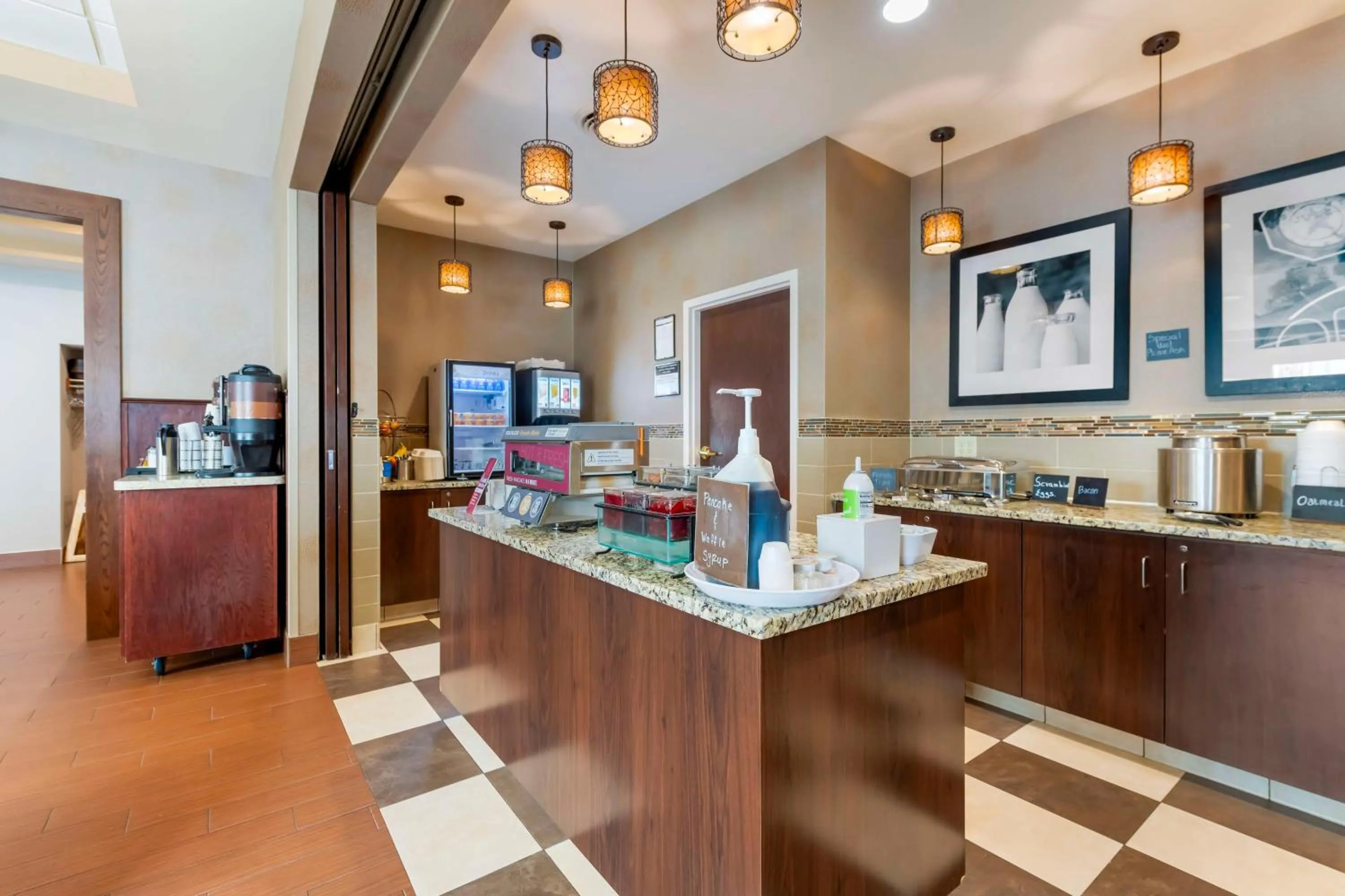 Breakfast in Best Western Plus St. Paul North/Shoreview