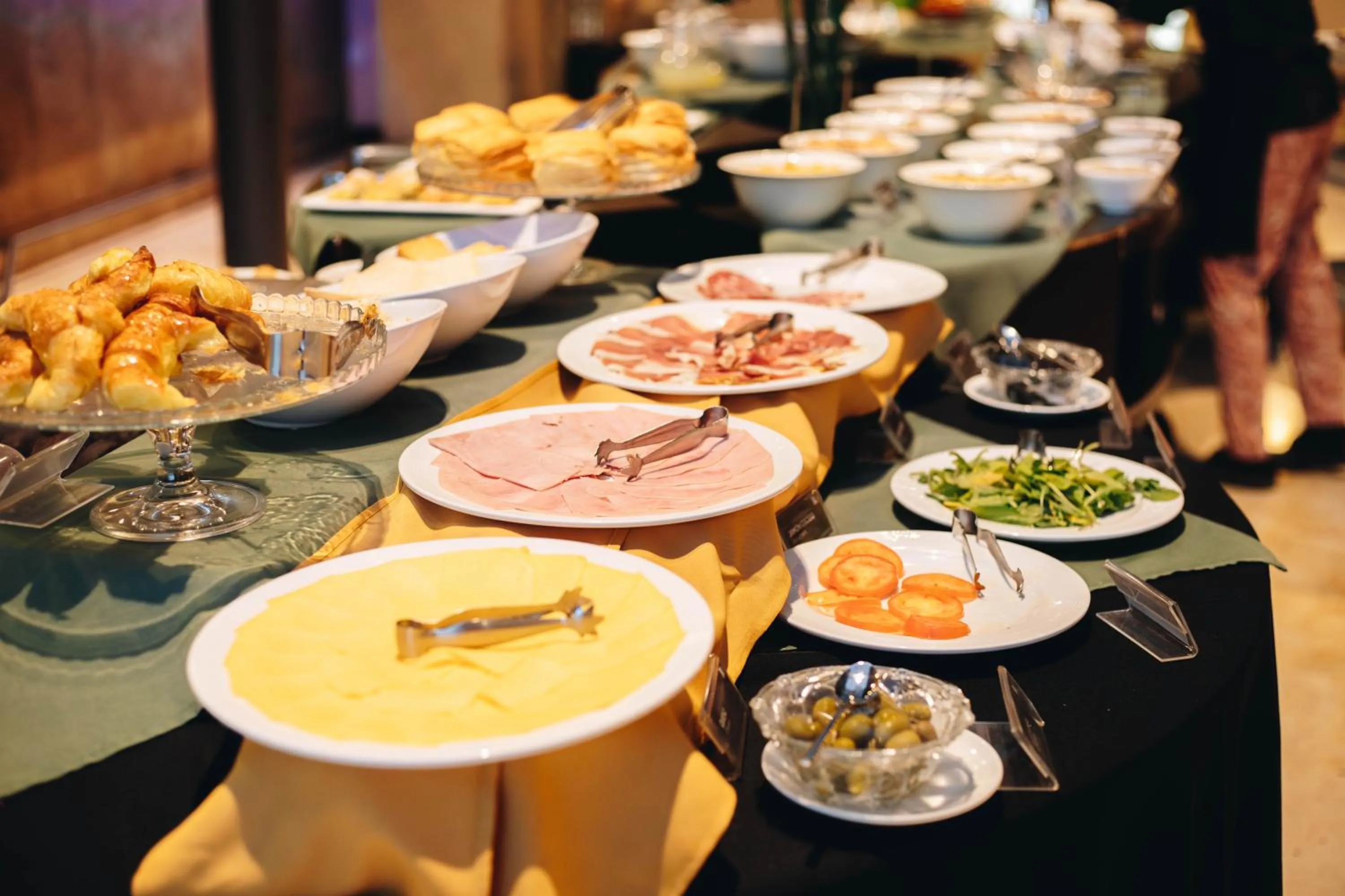 Buffet breakfast in Mod Hotels Mendoza