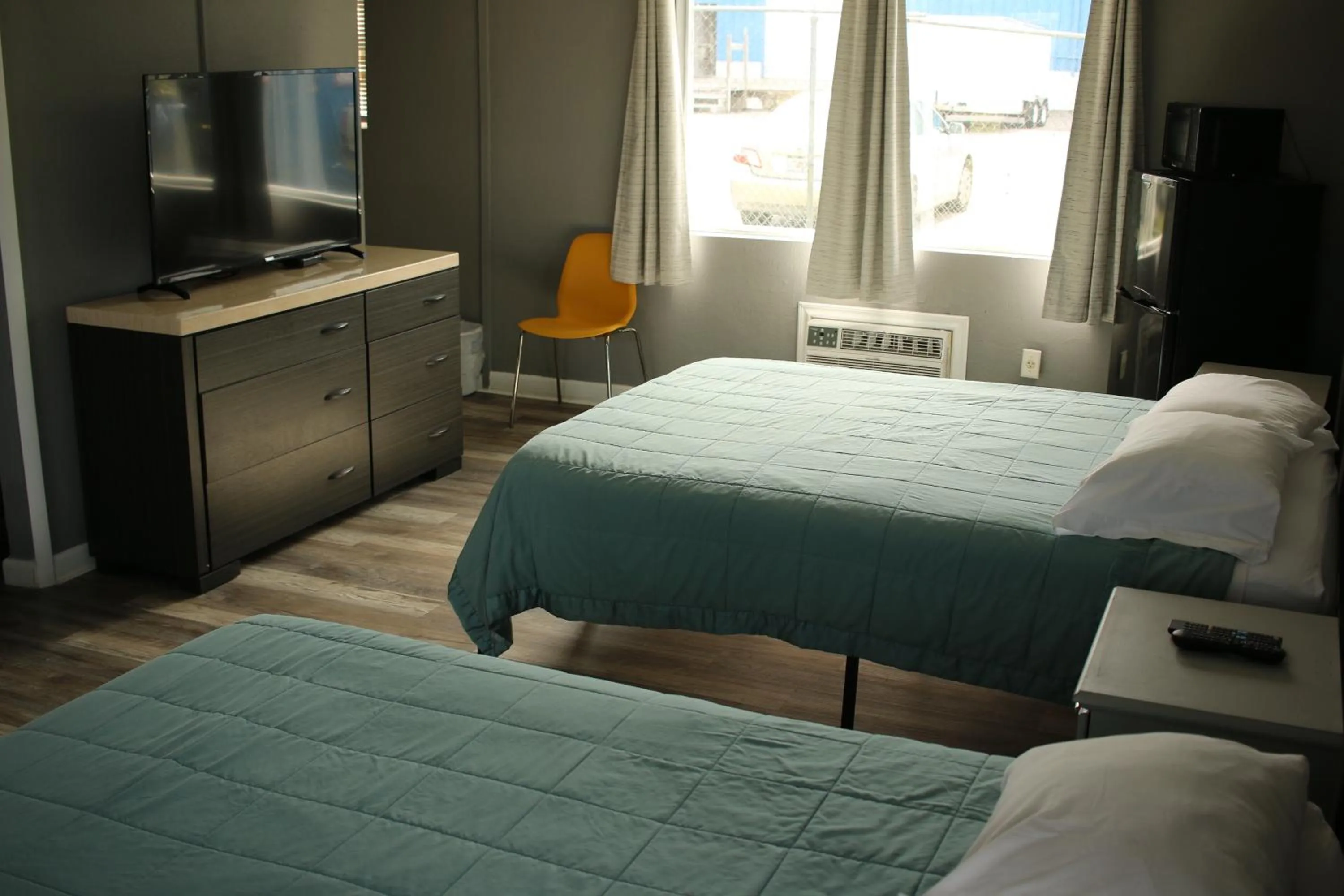 Bed in Travel Inn Fort Pierce