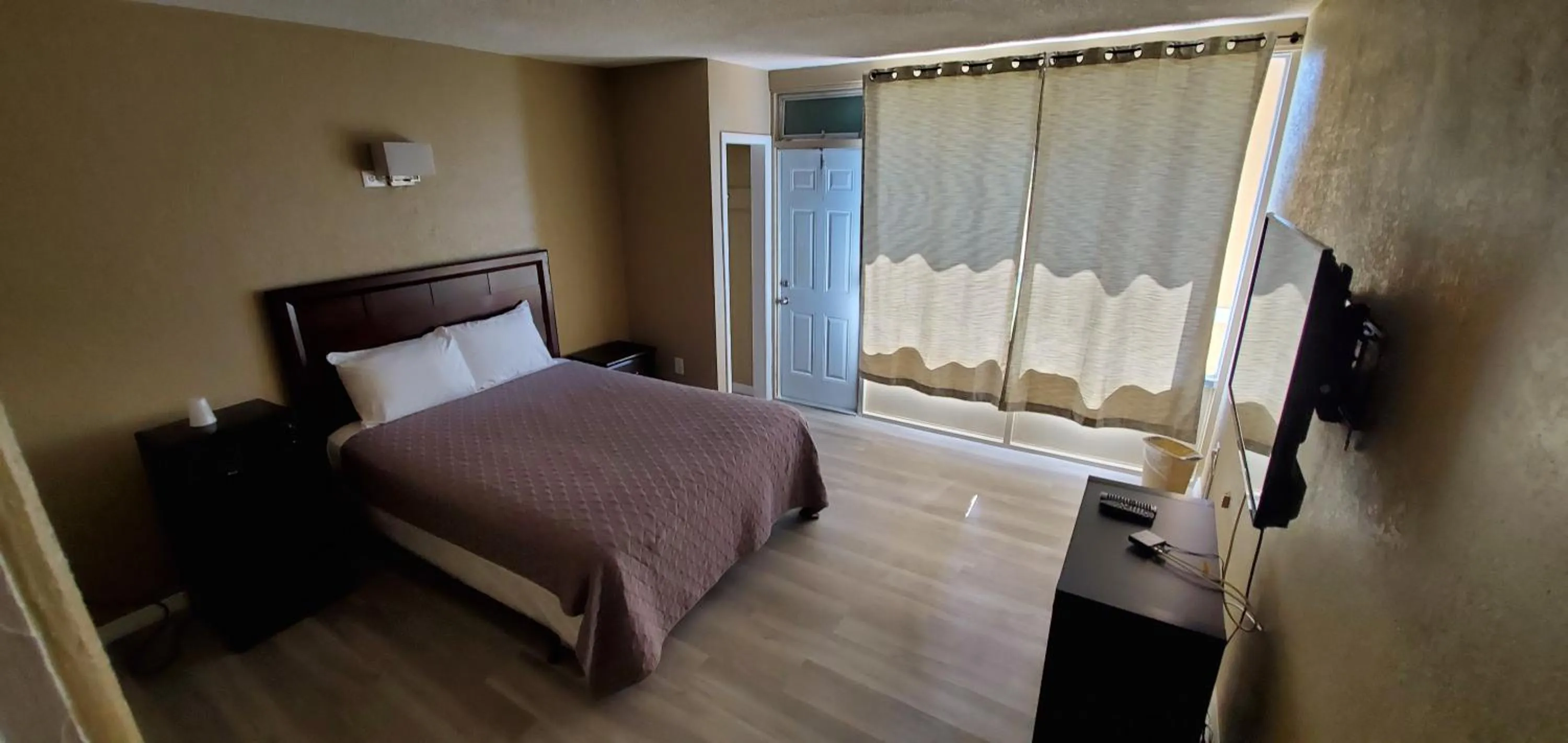 Bed in Travel Inn Fort Pierce