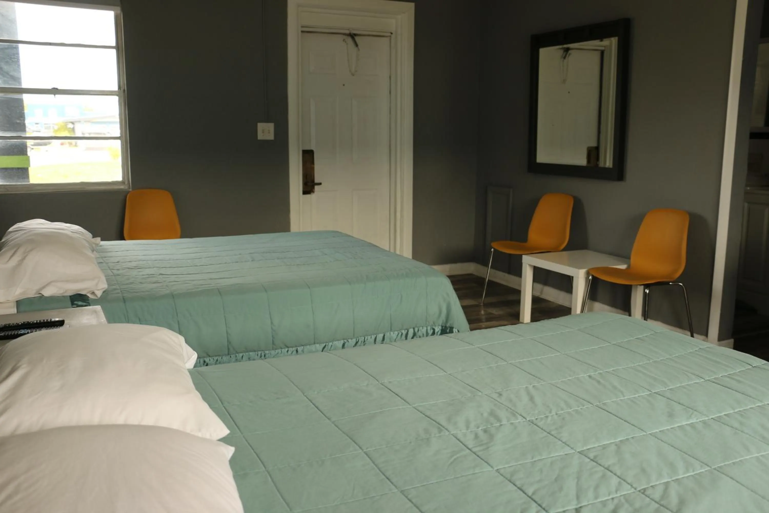 Bed in Travel Inn Fort Pierce