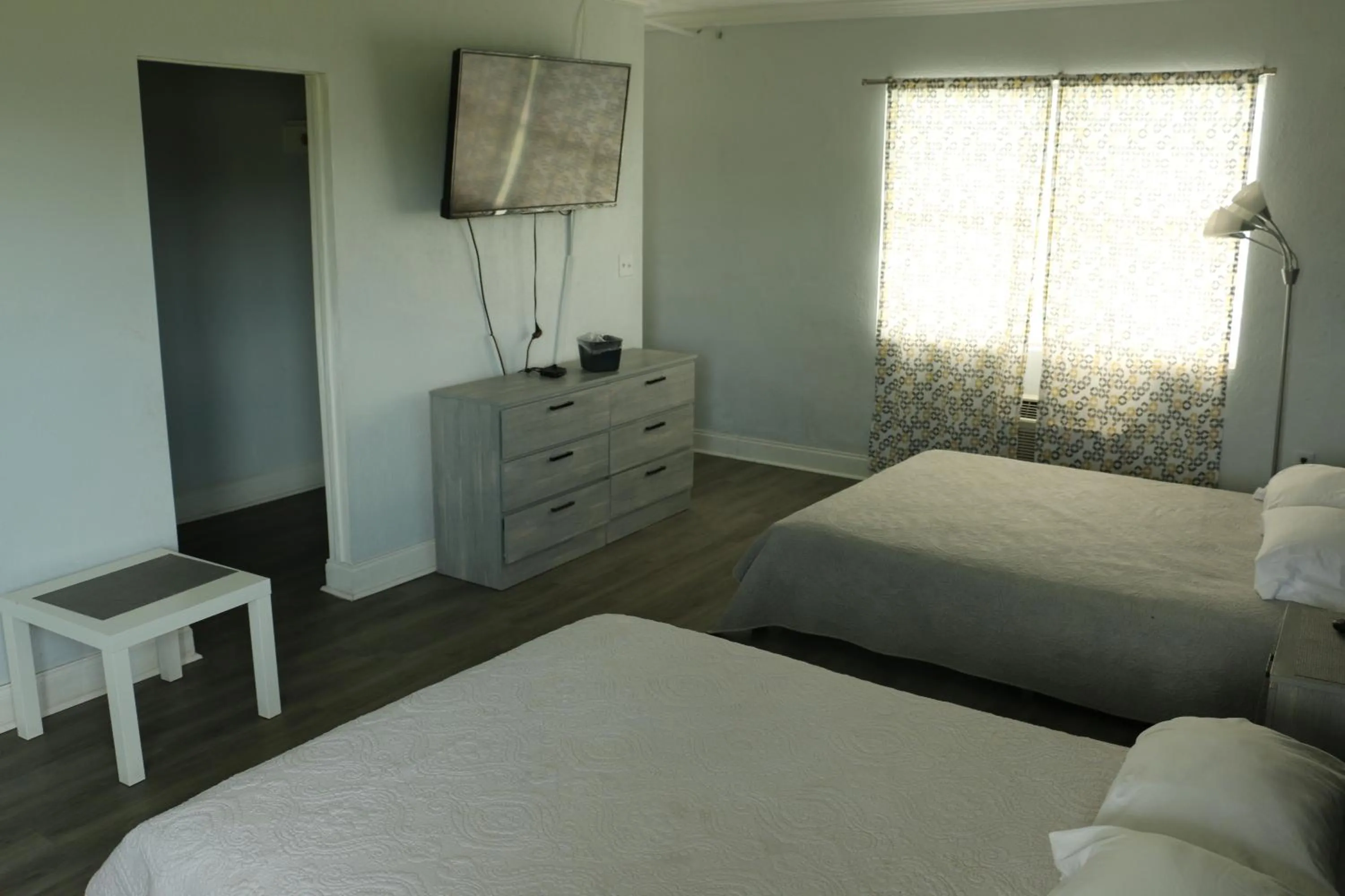 Bed in Travel Inn Fort Pierce