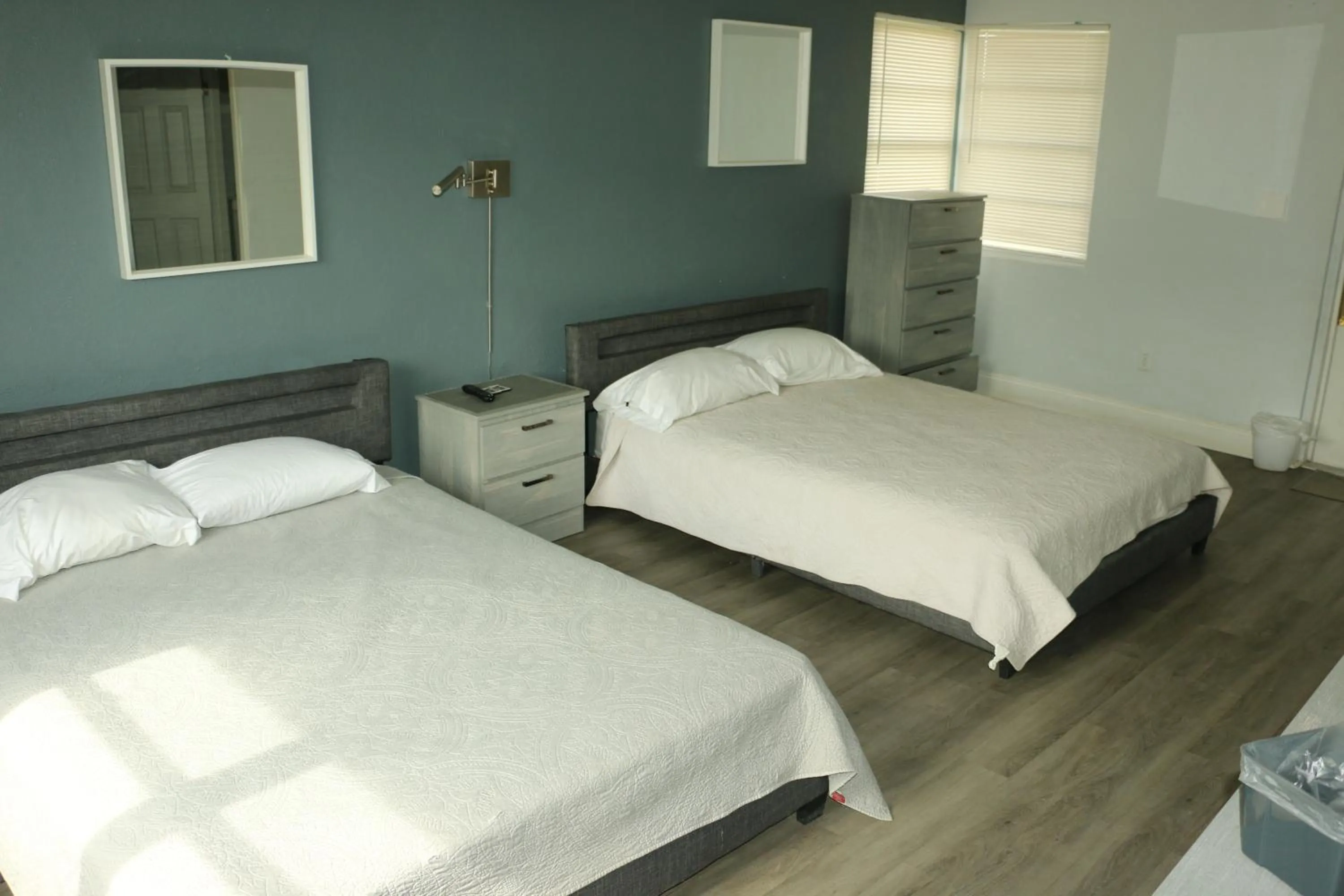 Bed in Travel Inn Fort Pierce