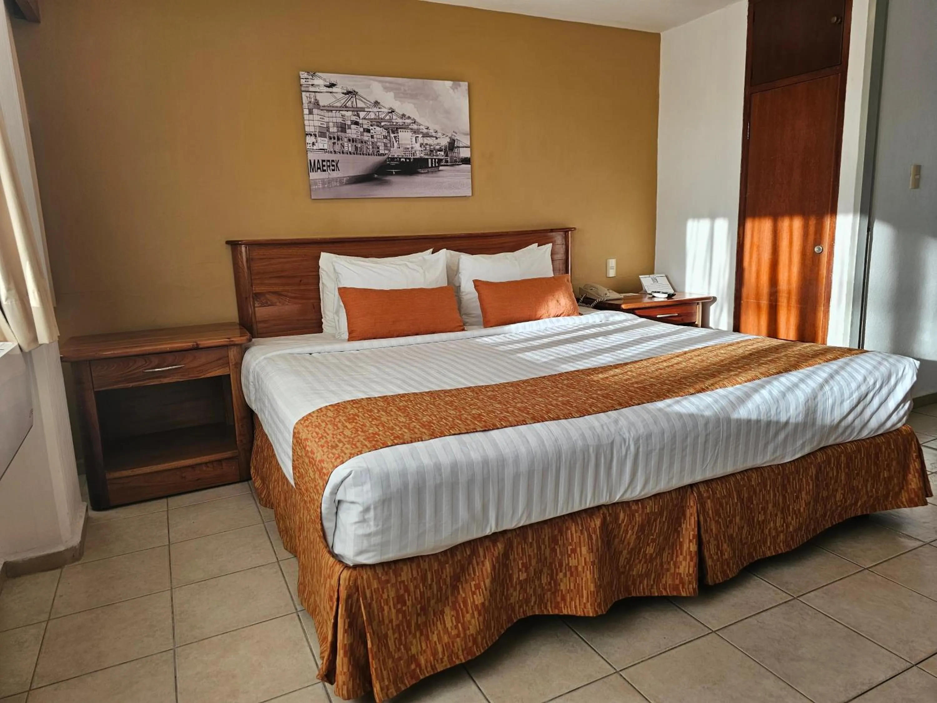 Bedroom, Bed in Best Western Riviera Tuxpan