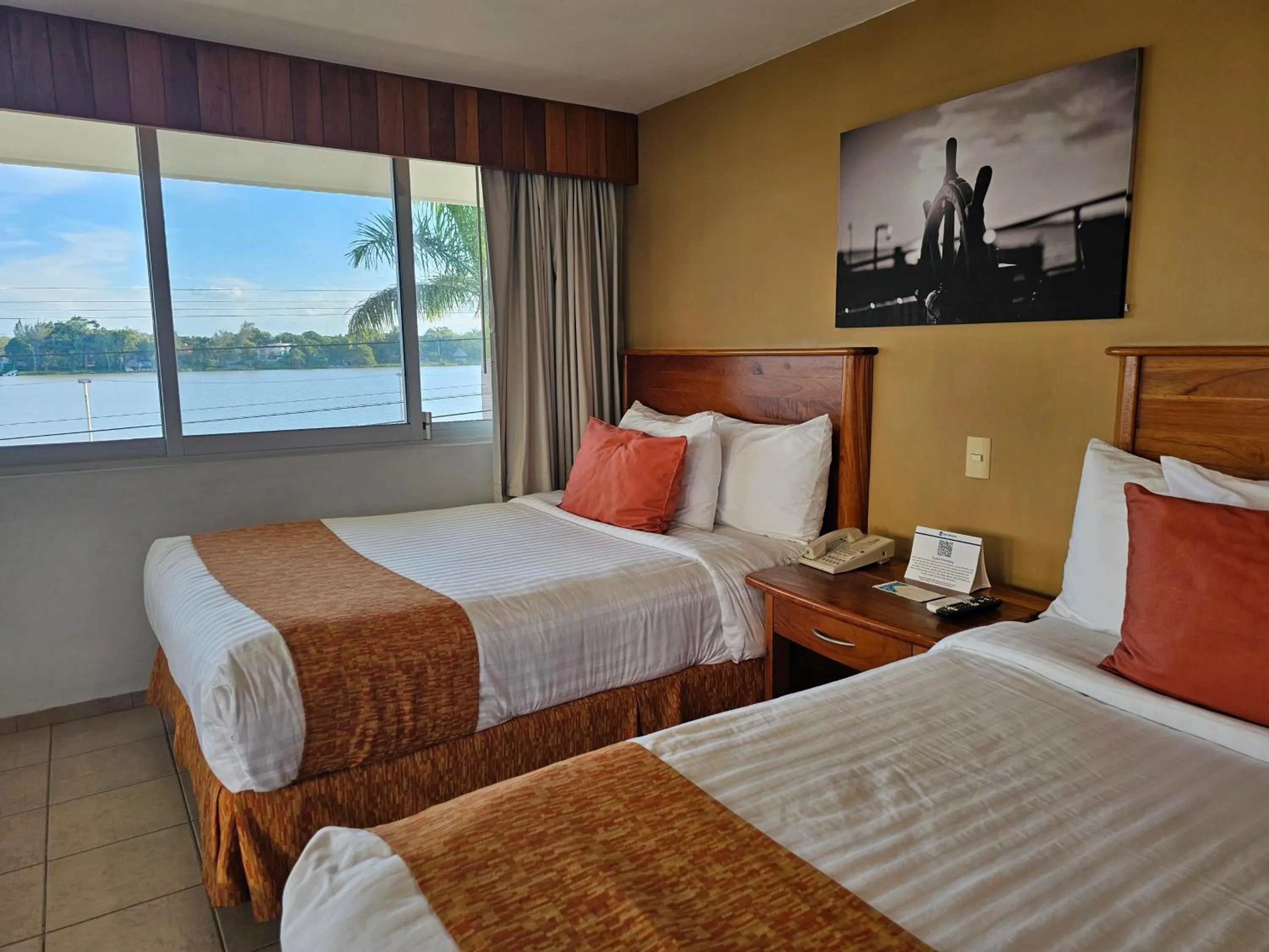 Bedroom, Bed in Best Western Riviera Tuxpan