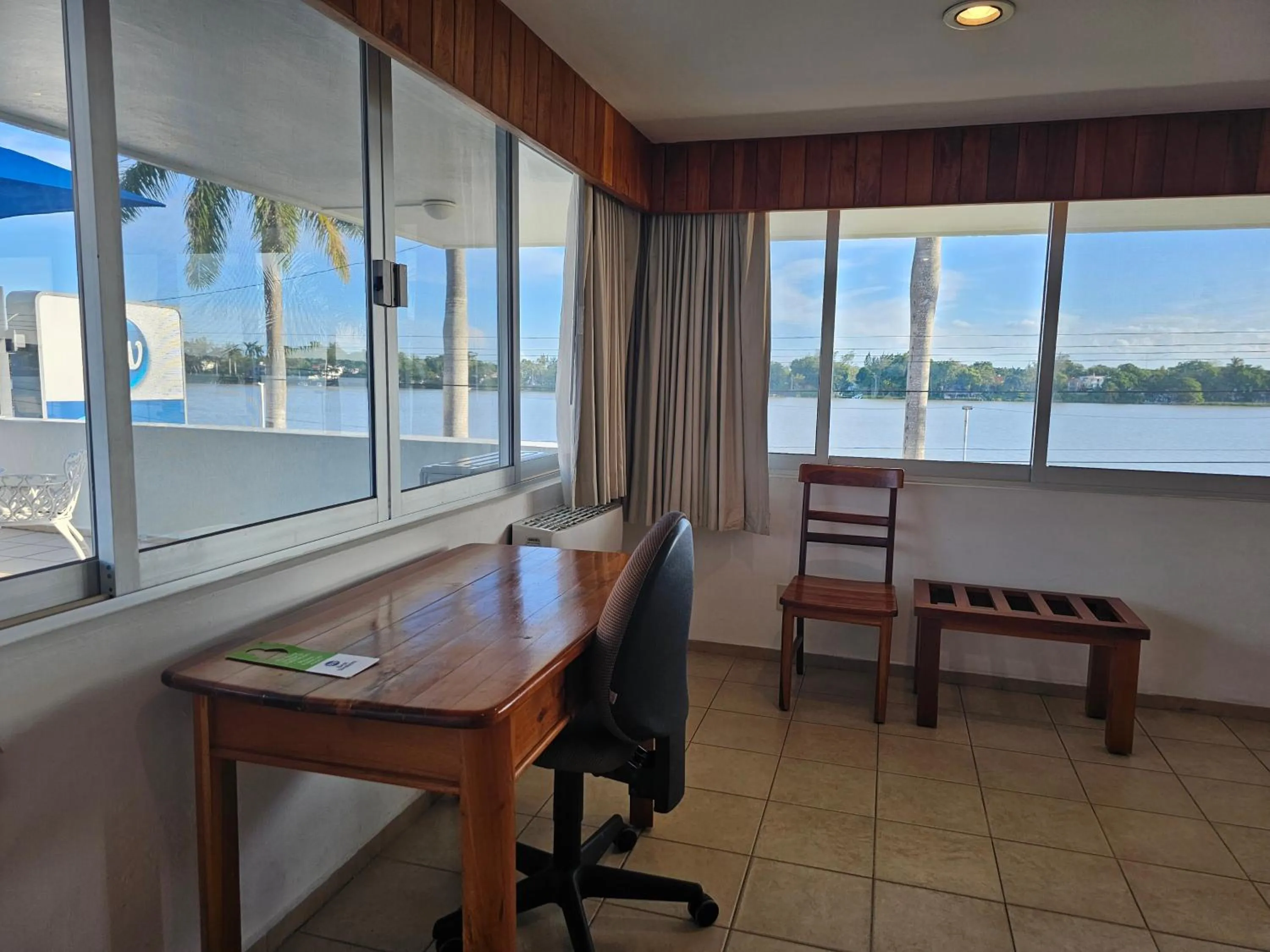 Bedroom in Best Western Riviera Tuxpan