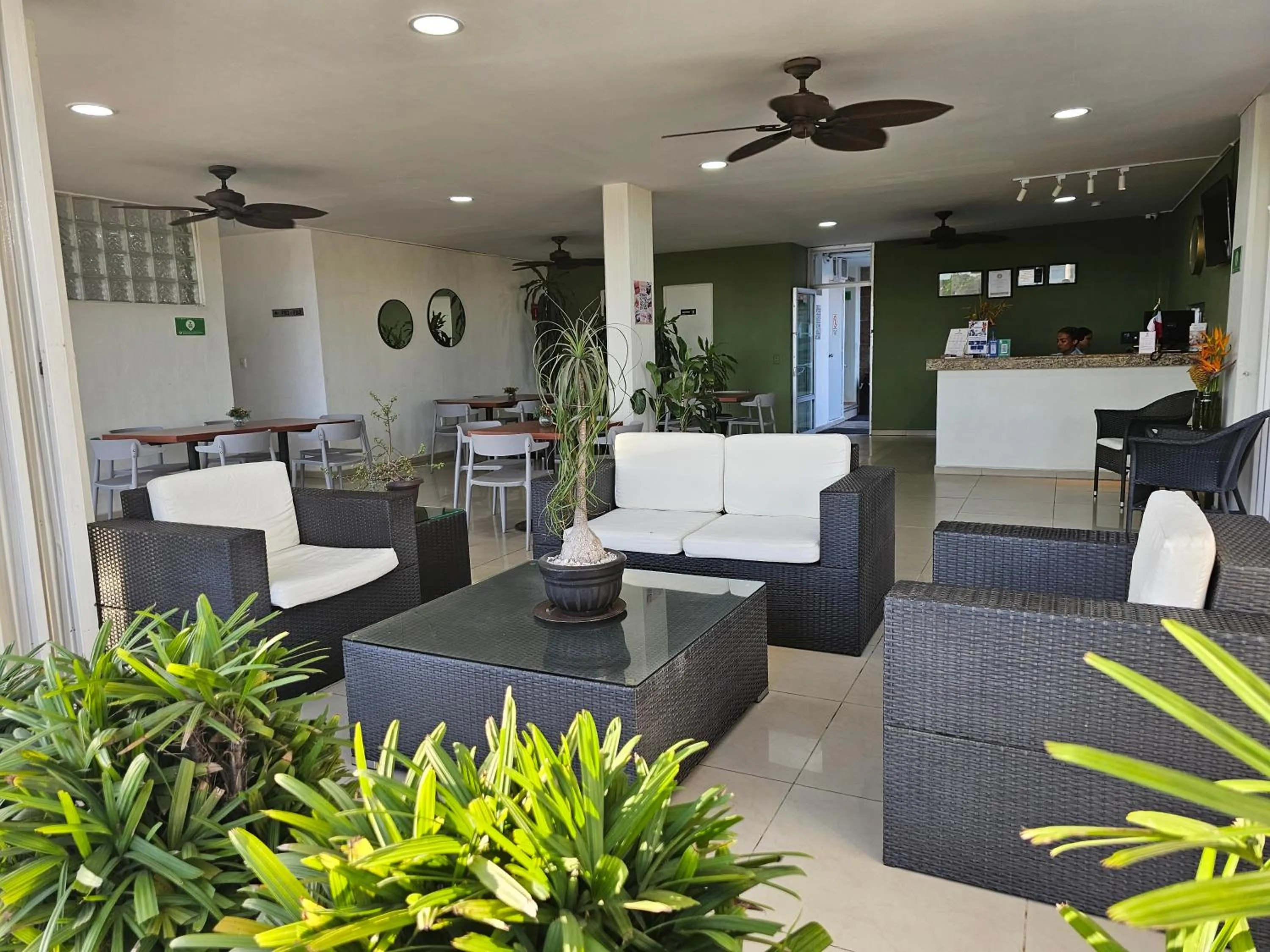 Lobby or reception in Best Western Riviera Tuxpan