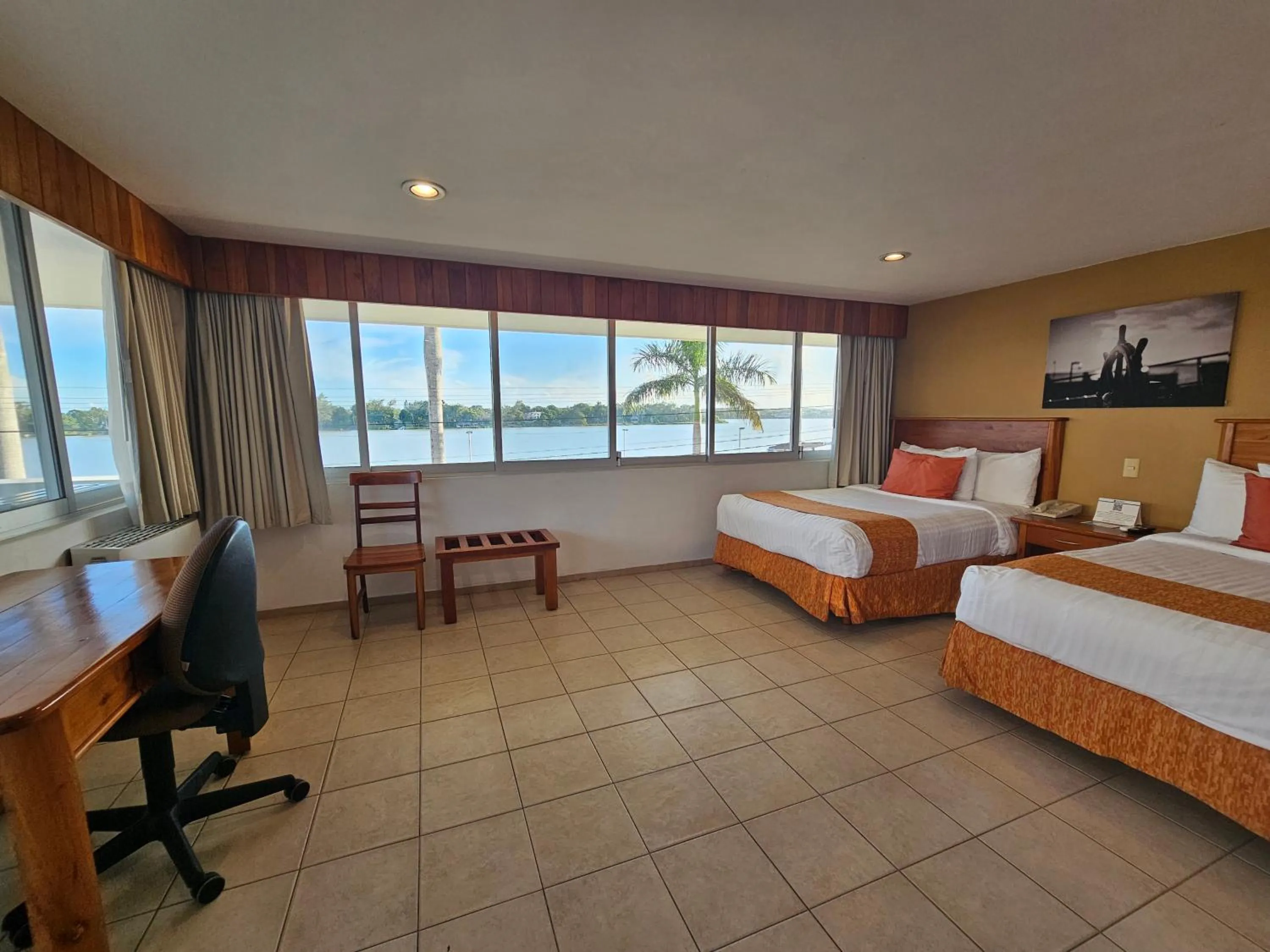 Bedroom, Bed in Best Western Riviera Tuxpan