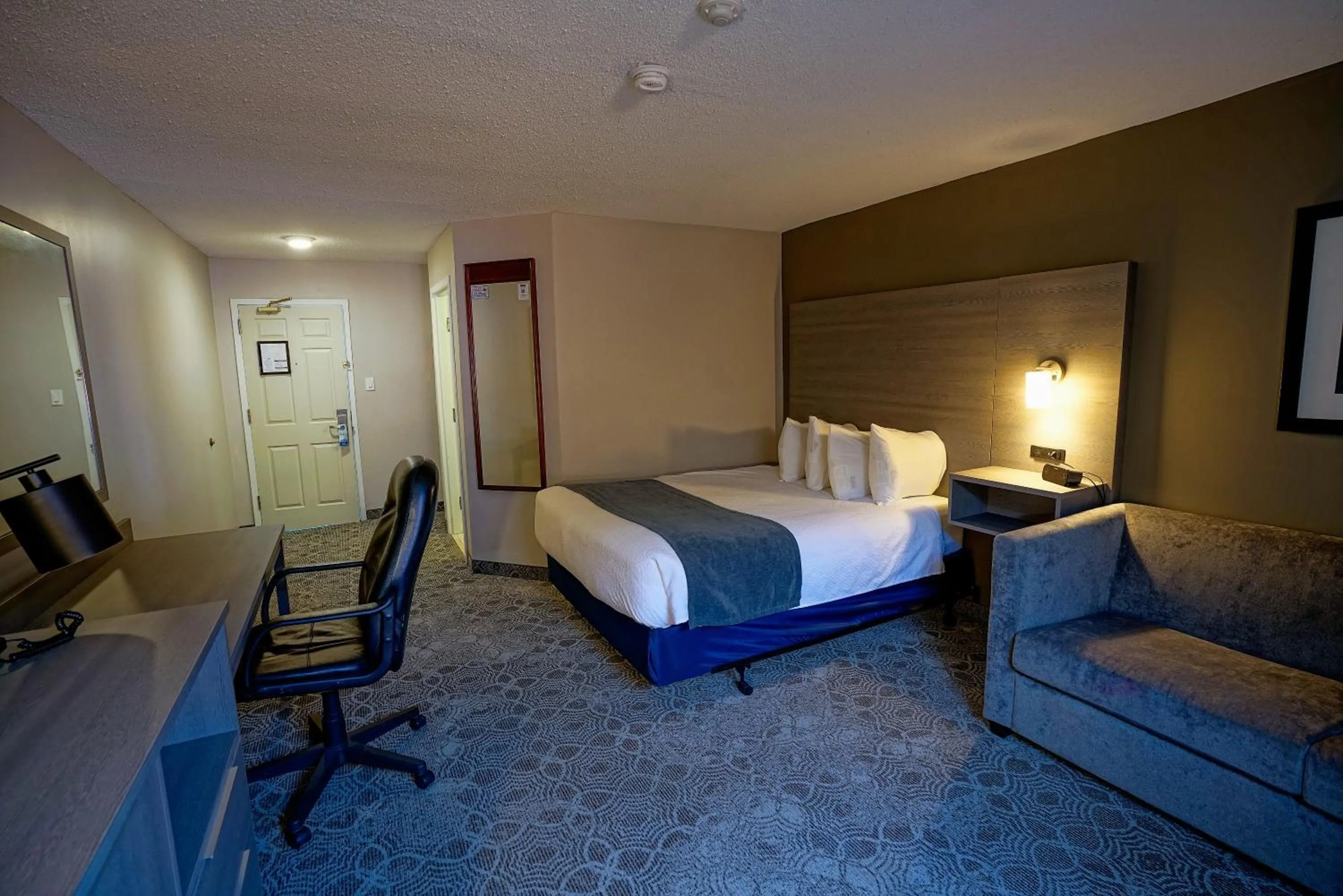 Bed in Travelodge Hotel by Wyndham Sudbury