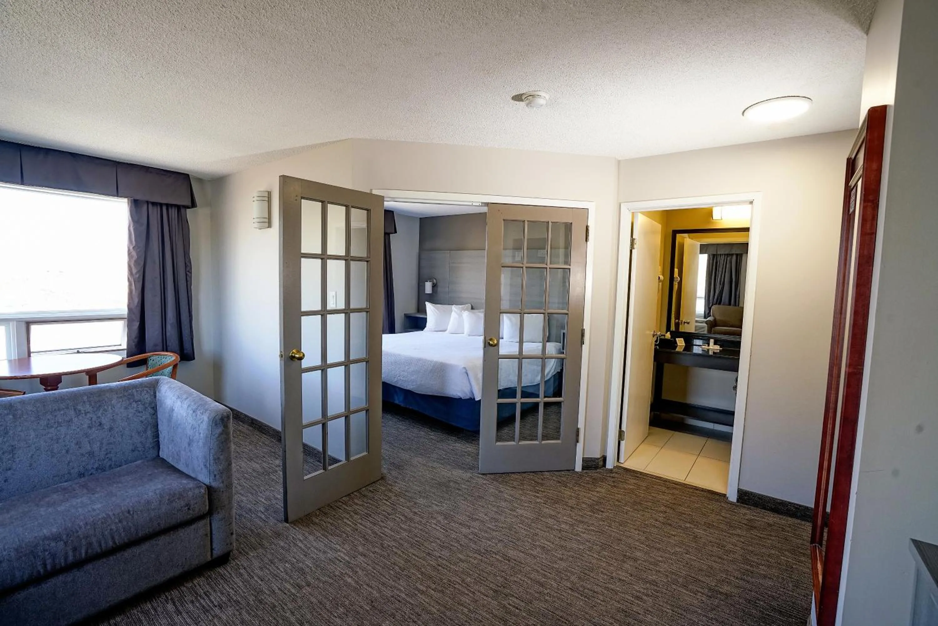 room service, Bed in Travelodge Hotel by Wyndham Sudbury