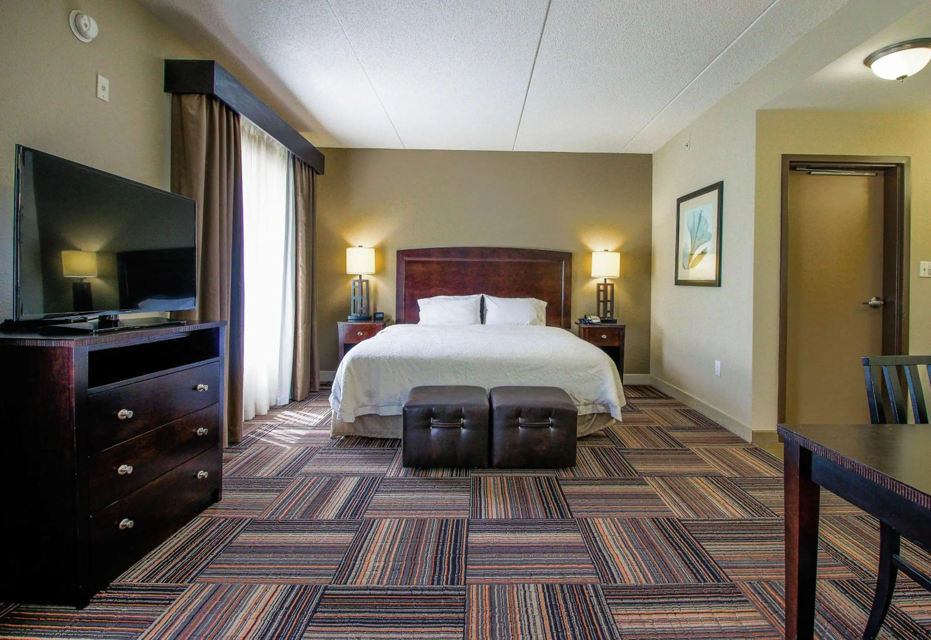 Bed in Hampton Inn & Suites Flowery Branch