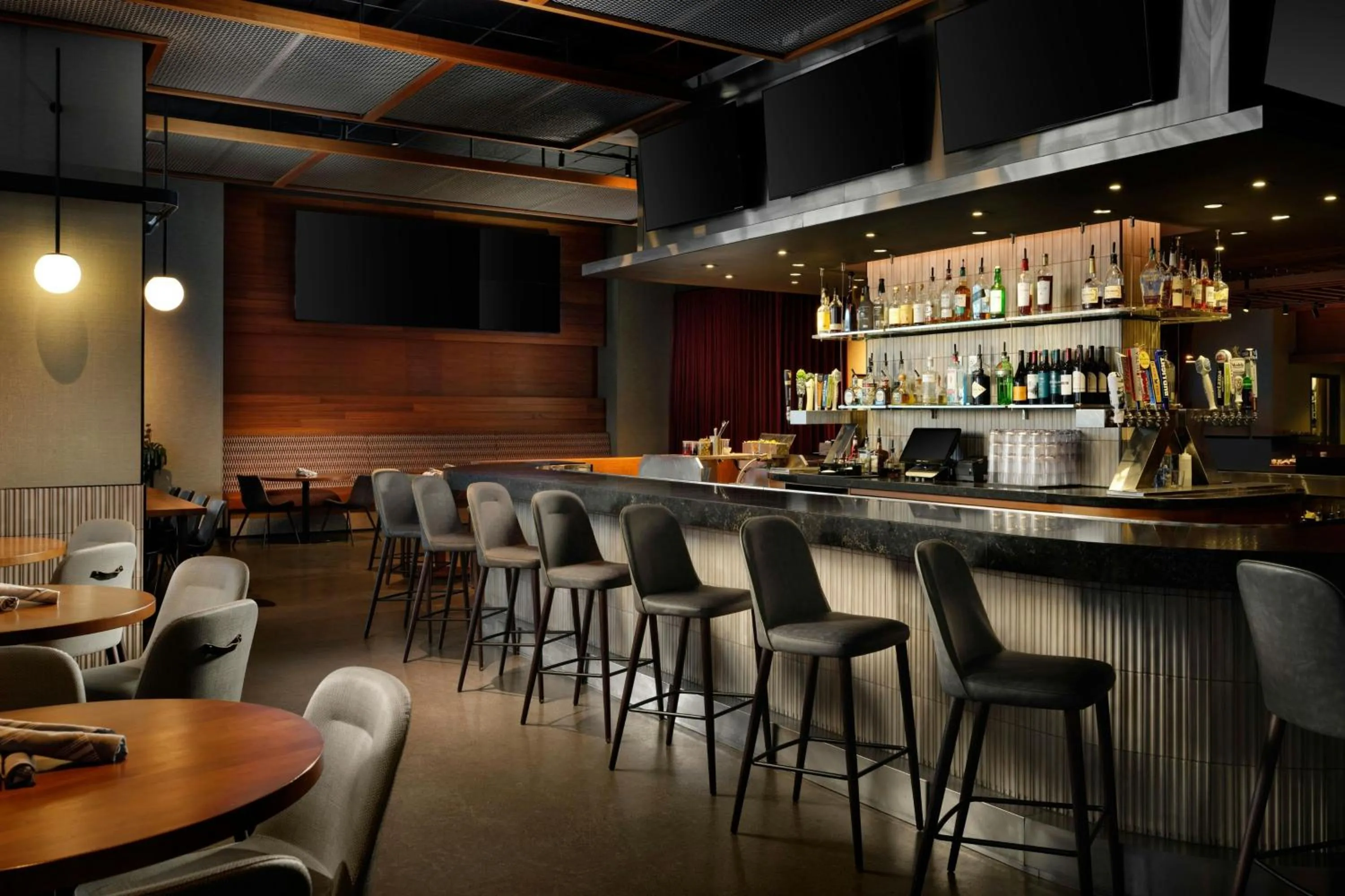 Restaurant/places to eat in JW Marriott Indianapolis