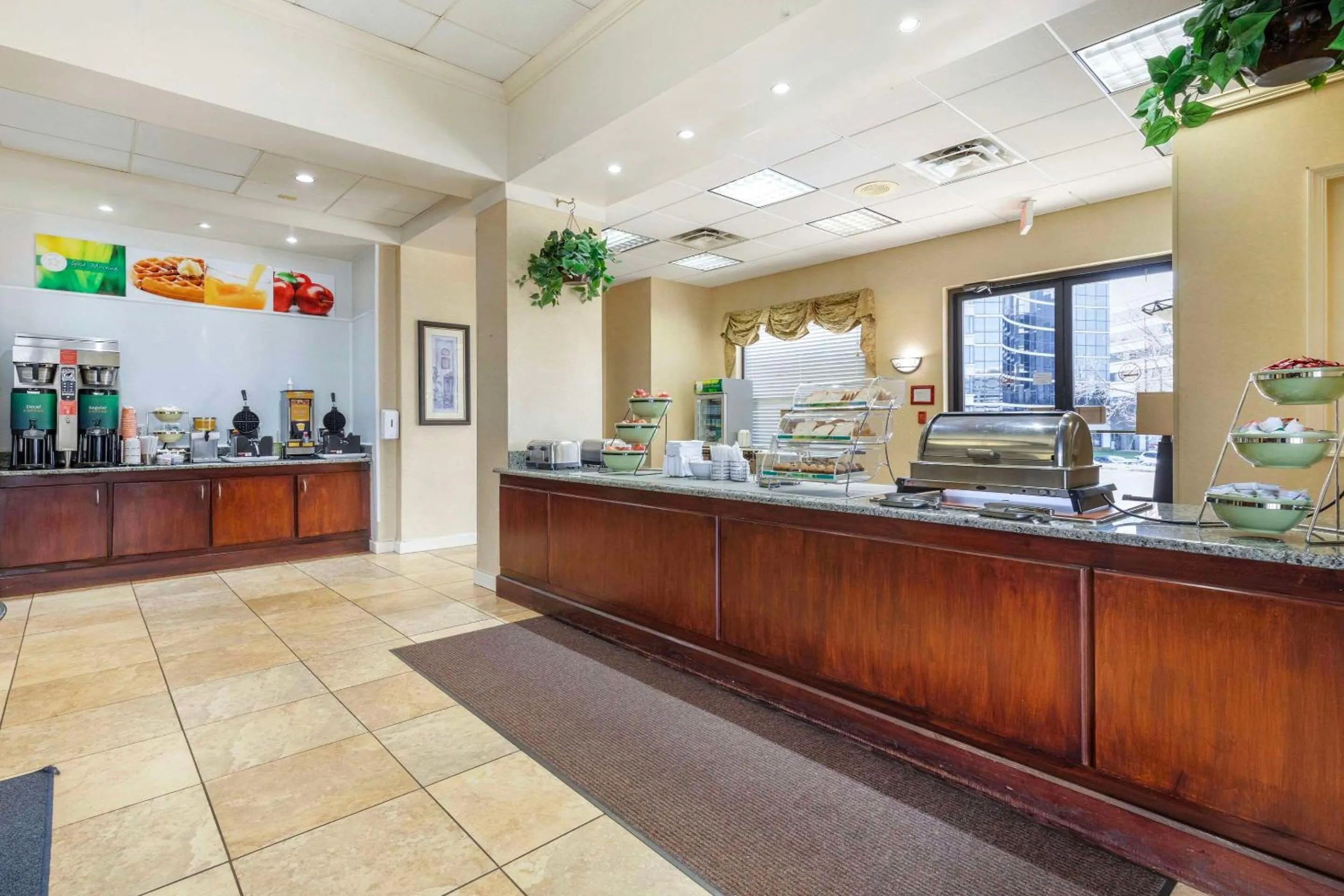 Breakfast in Quality Inn Vienna - Tysons Corner