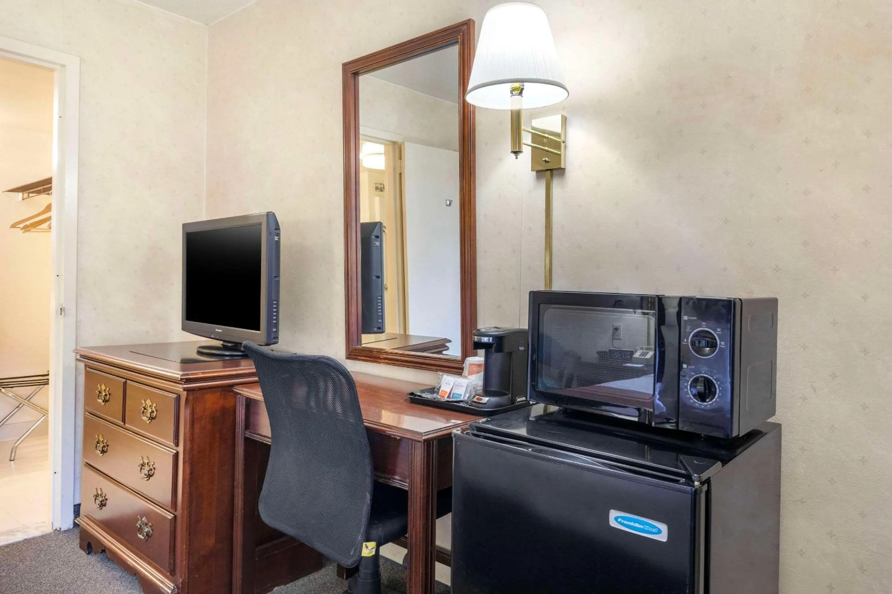 Bedroom in Quality Inn Vienna - Tysons Corner