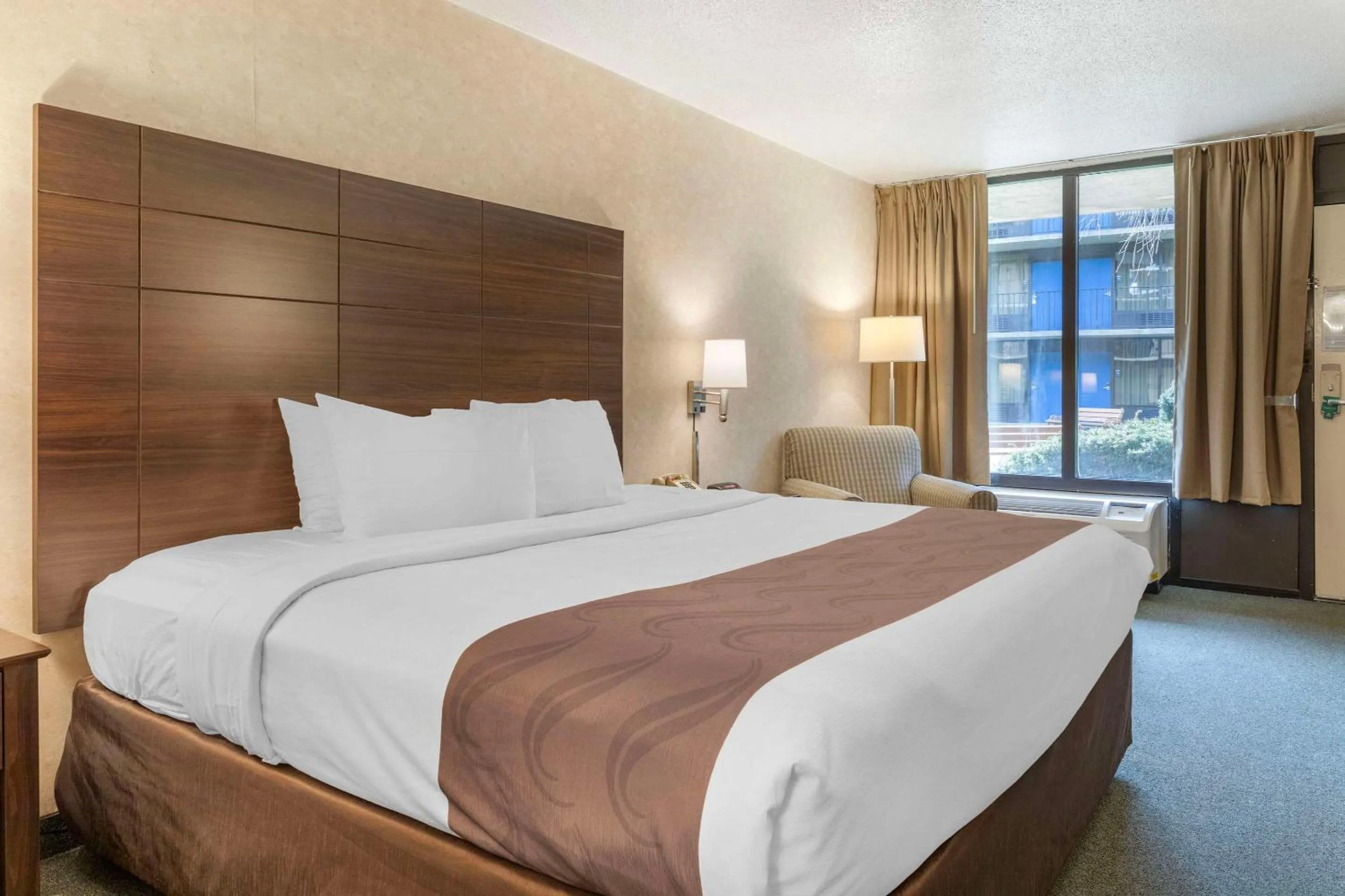 Bedroom, Bed in Quality Inn Vienna - Tysons Corner