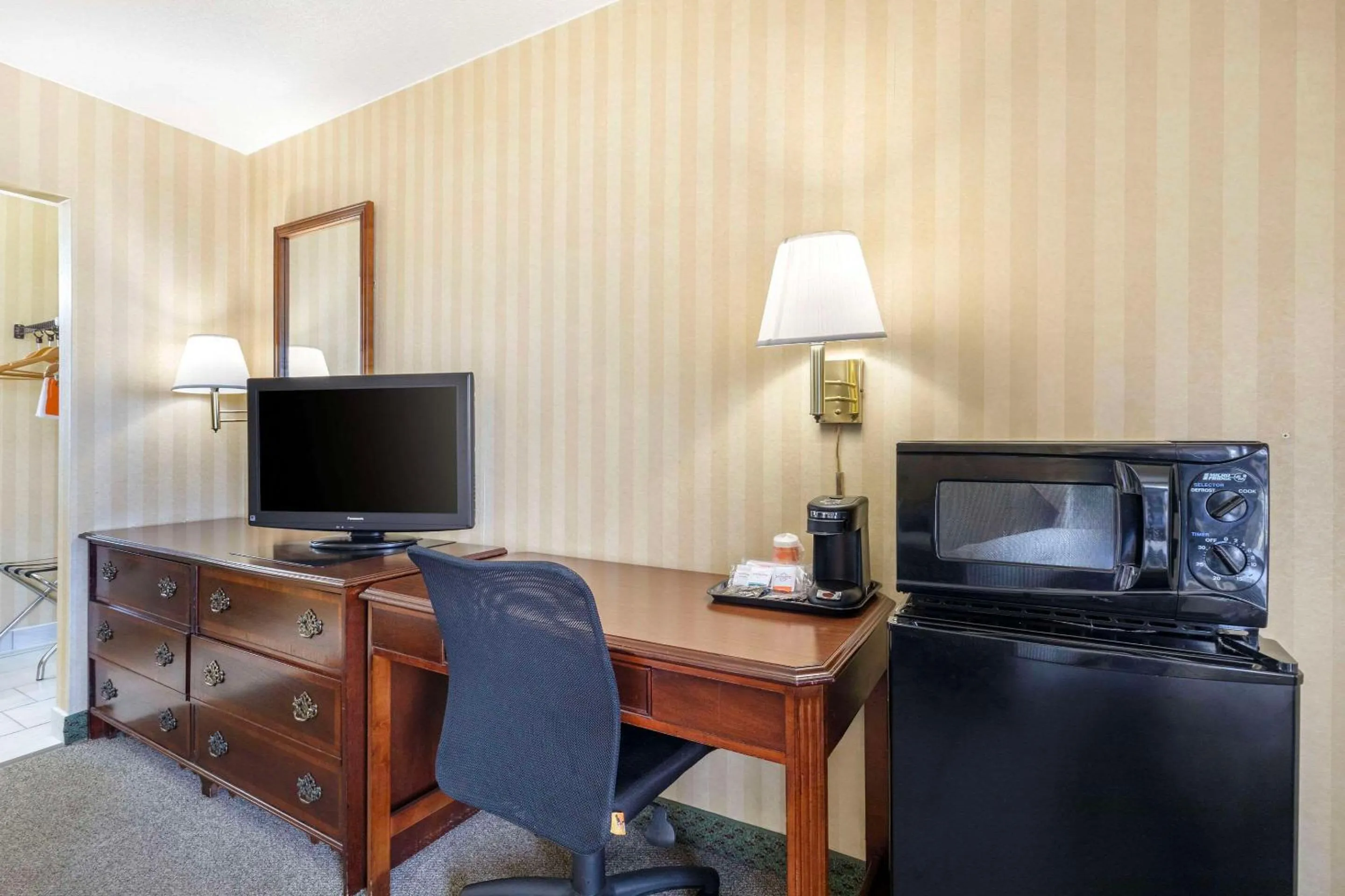 Bedroom in Quality Inn Vienna - Tysons Corner