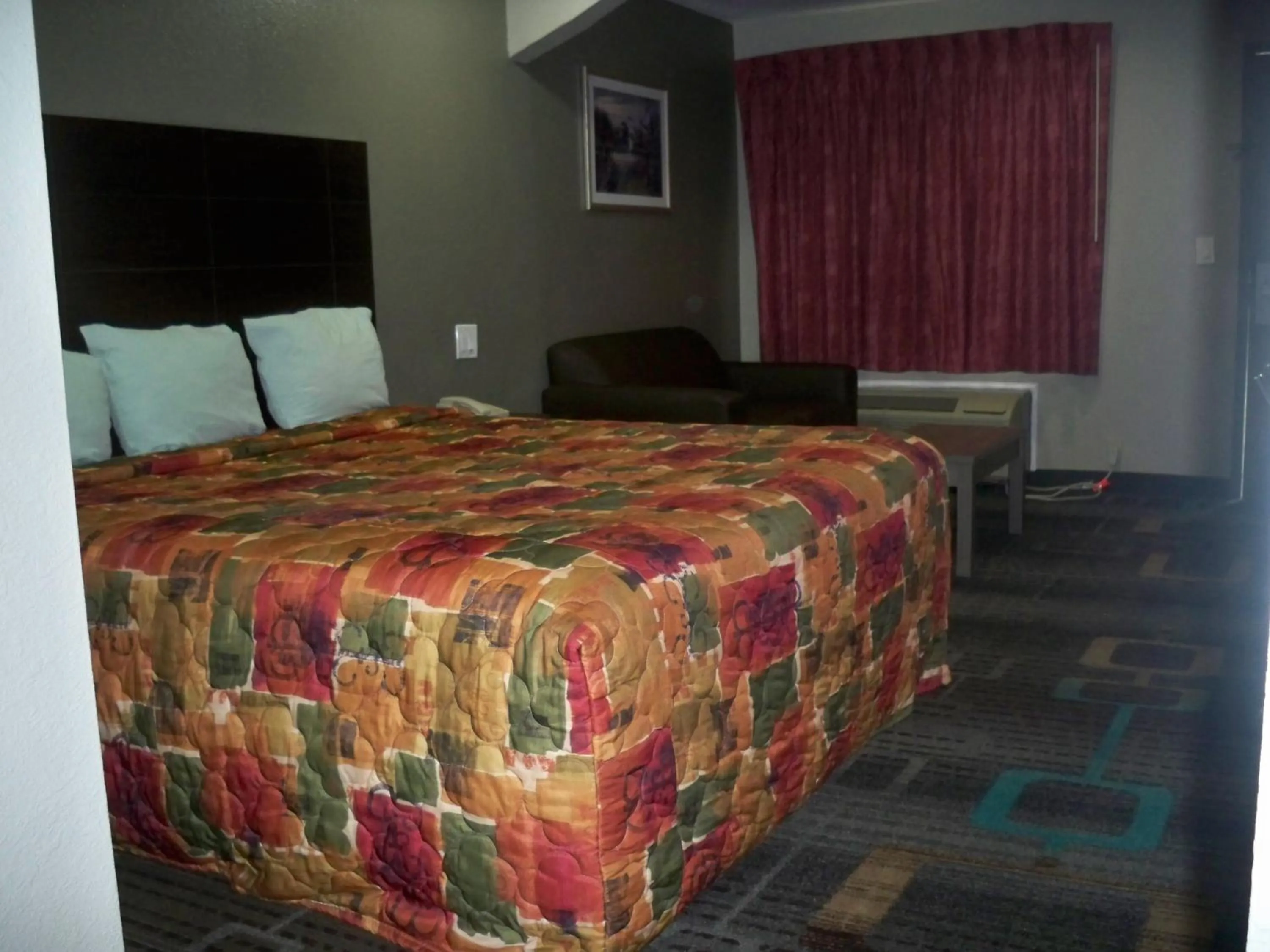 Bedroom, Bed in Scottish Inn and Suites Beaumont