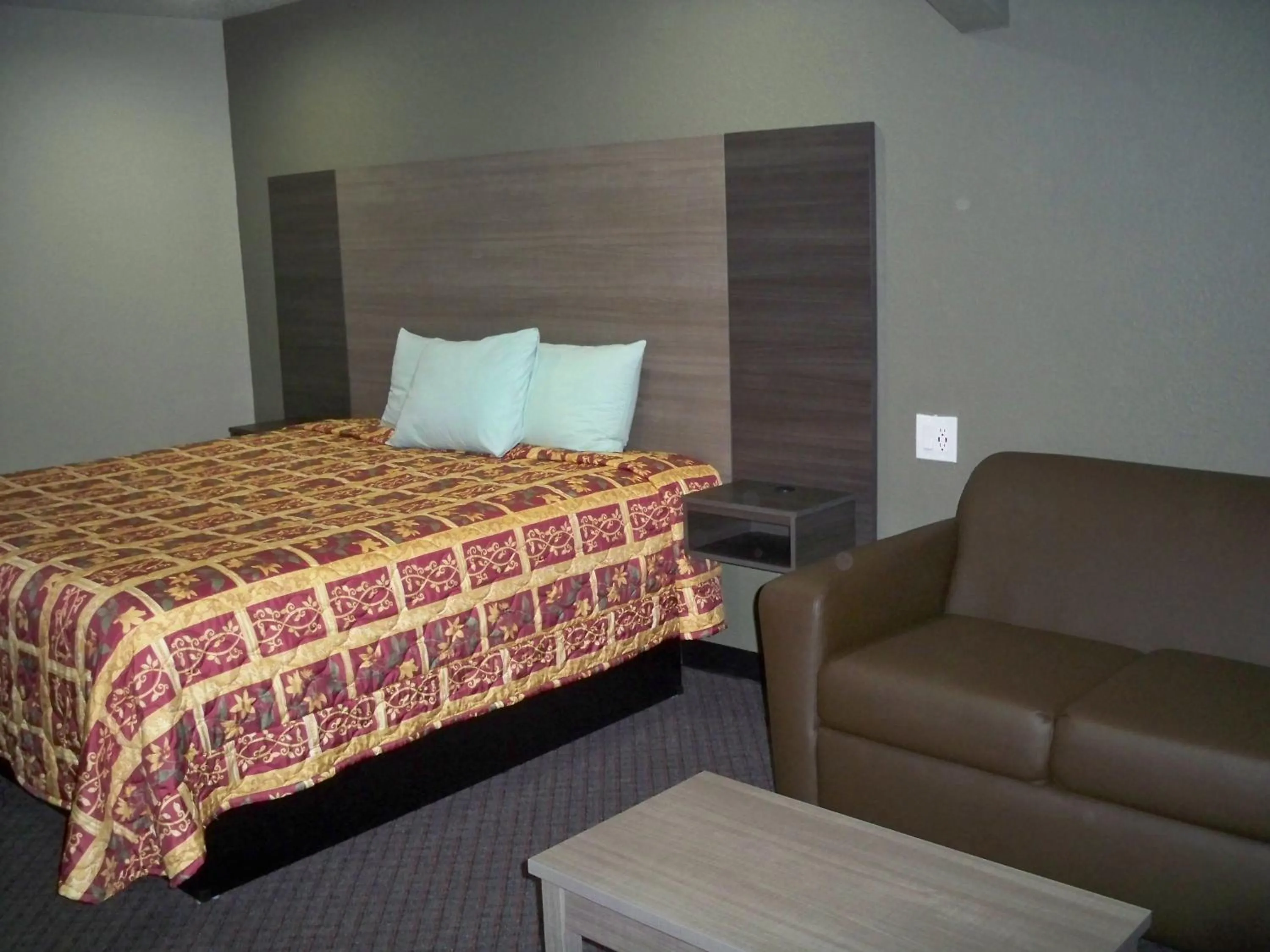 Bedroom, Bed in Scottish Inn and Suites Beaumont