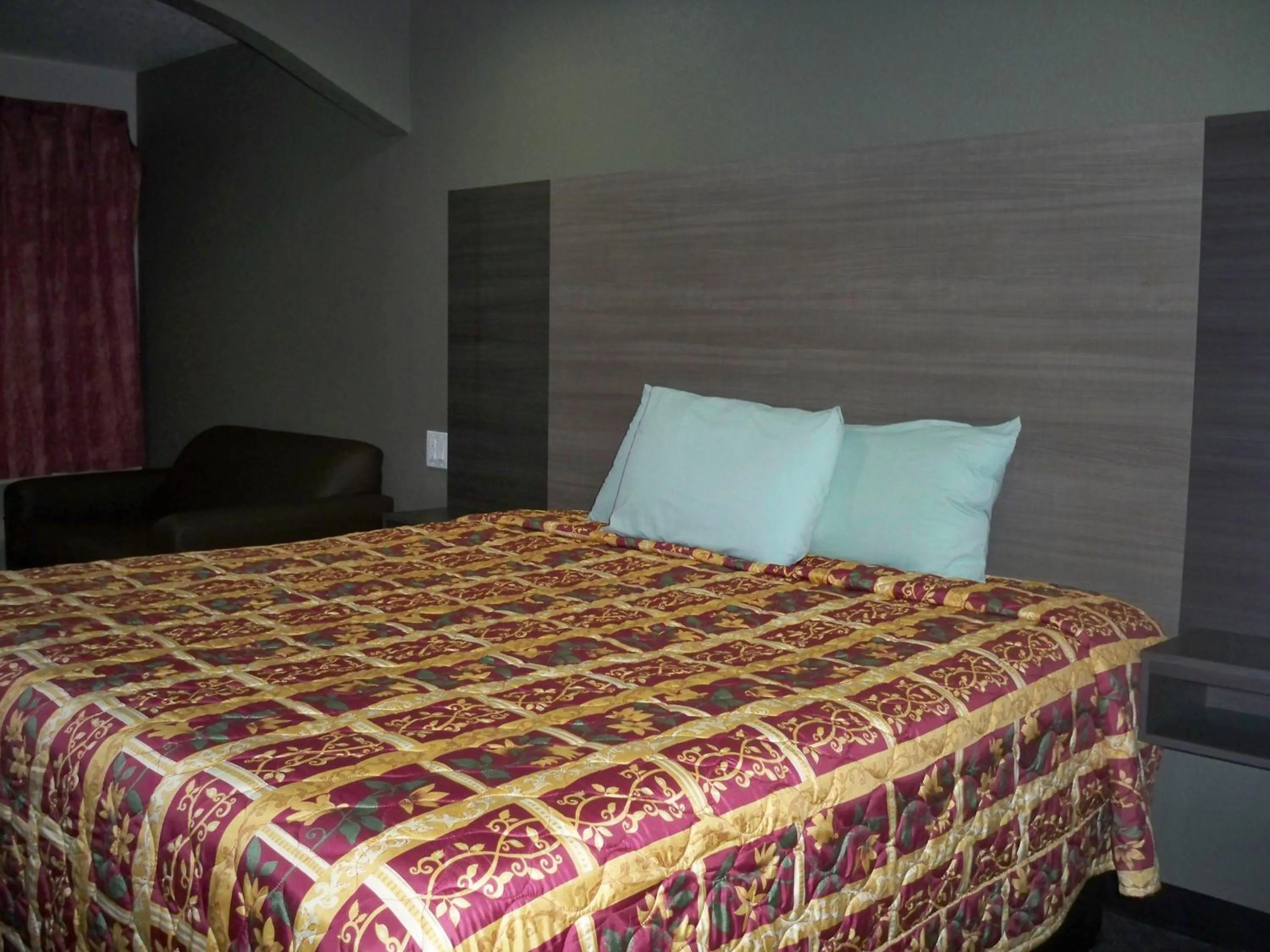 Bed in Scottish Inn and Suites Beaumont