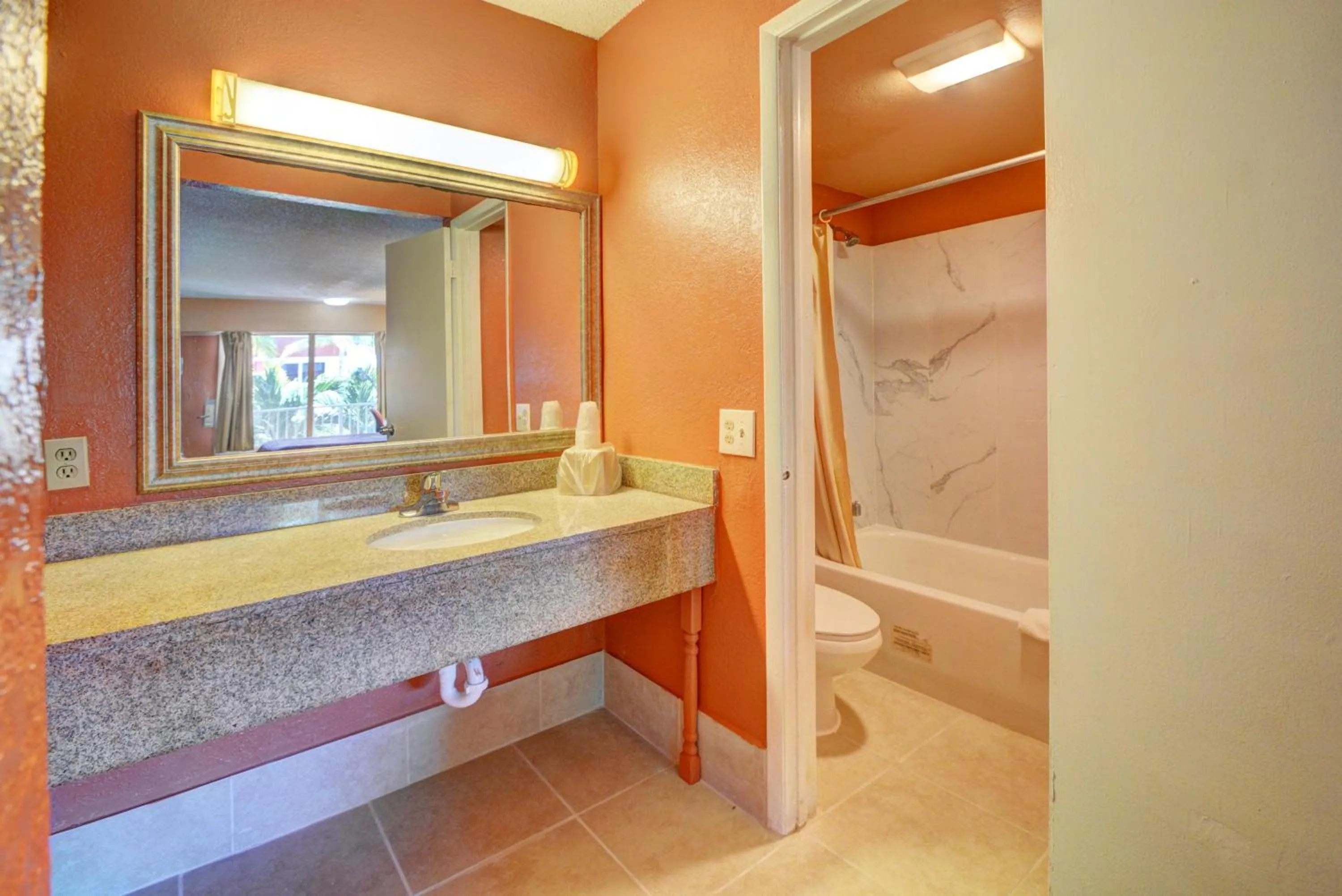 Bathroom in Plantation Inn Hotel And Lounge