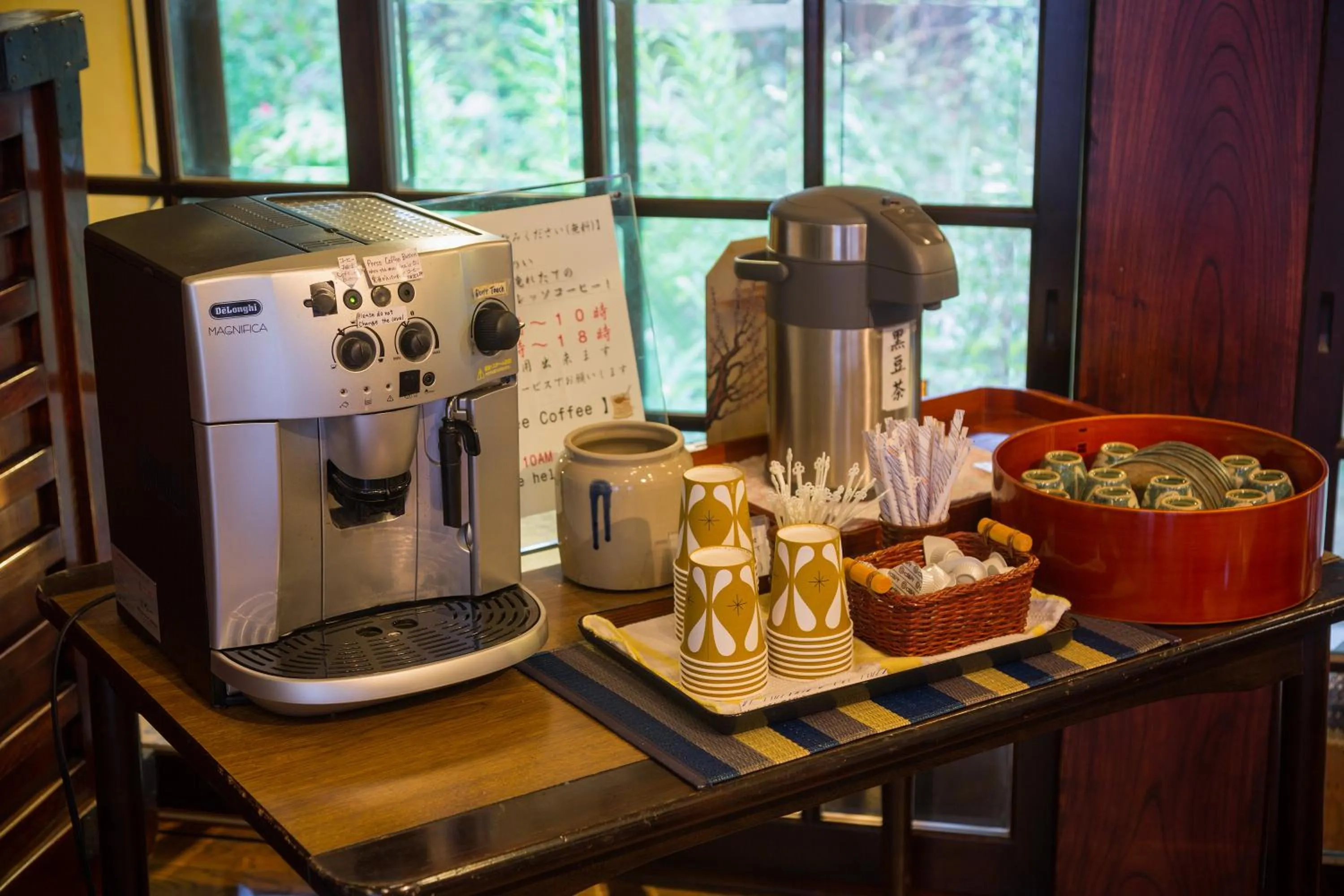 Coffee/tea facilities in Ryokan Asunaro