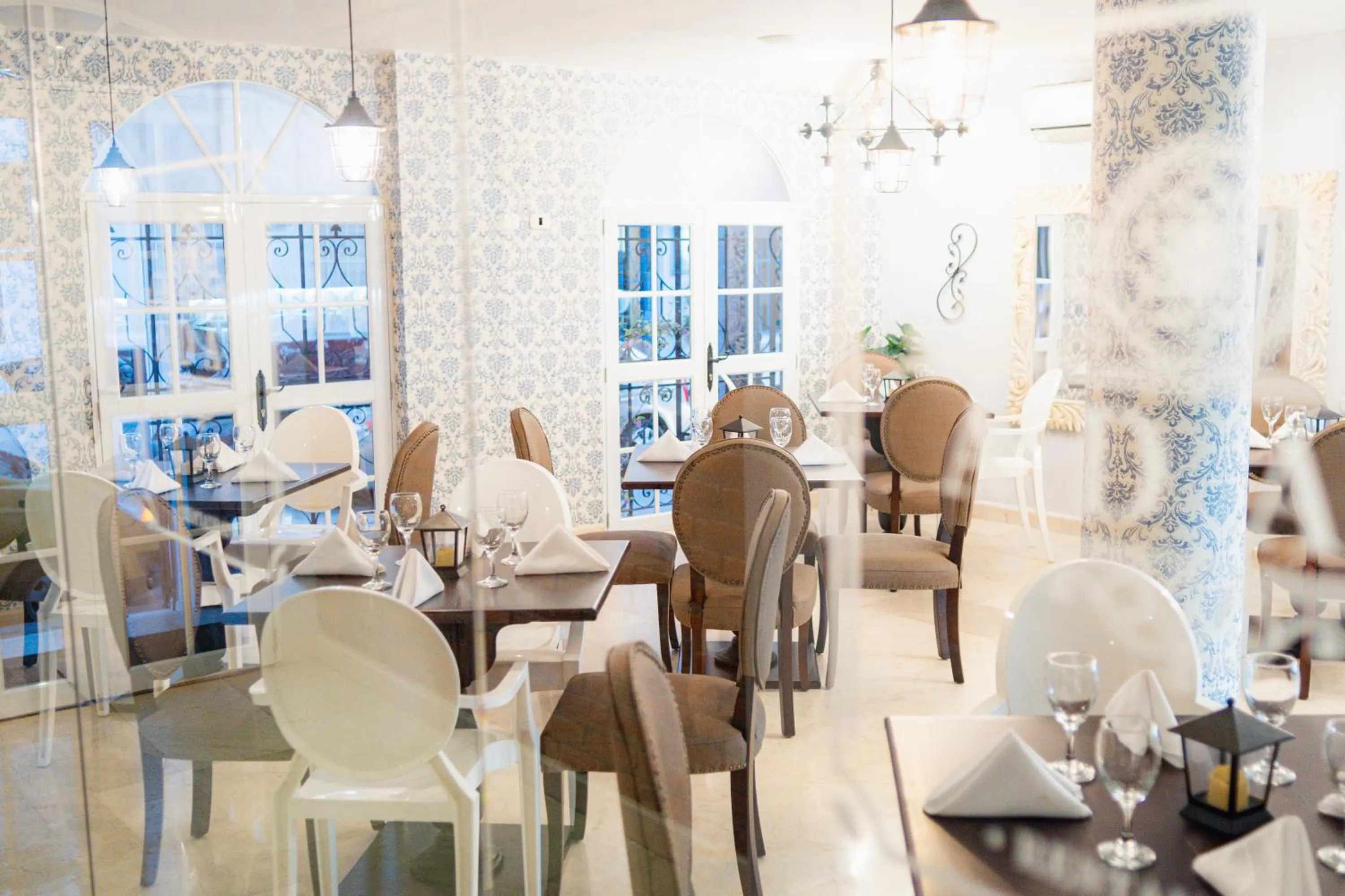 Restaurant/places to eat in Hotel Boutique ADAZ