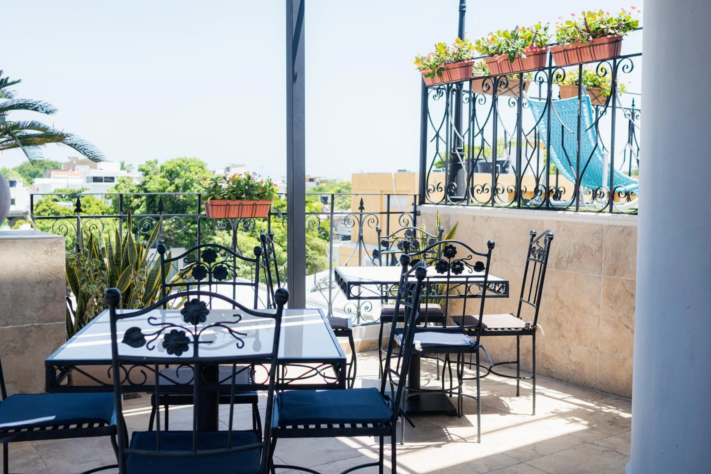 Restaurant/places to eat in Hotel Boutique ADAZ