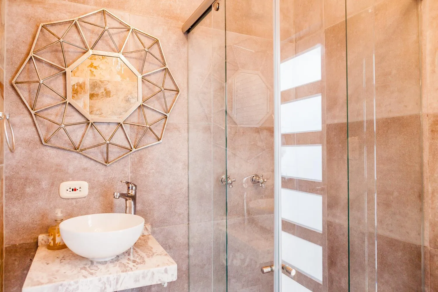 Shower in Hotel Boutique ADAZ