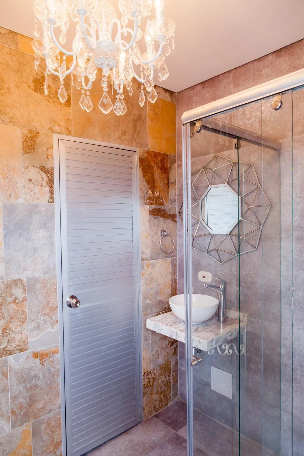 Shower in Hotel Boutique ADAZ